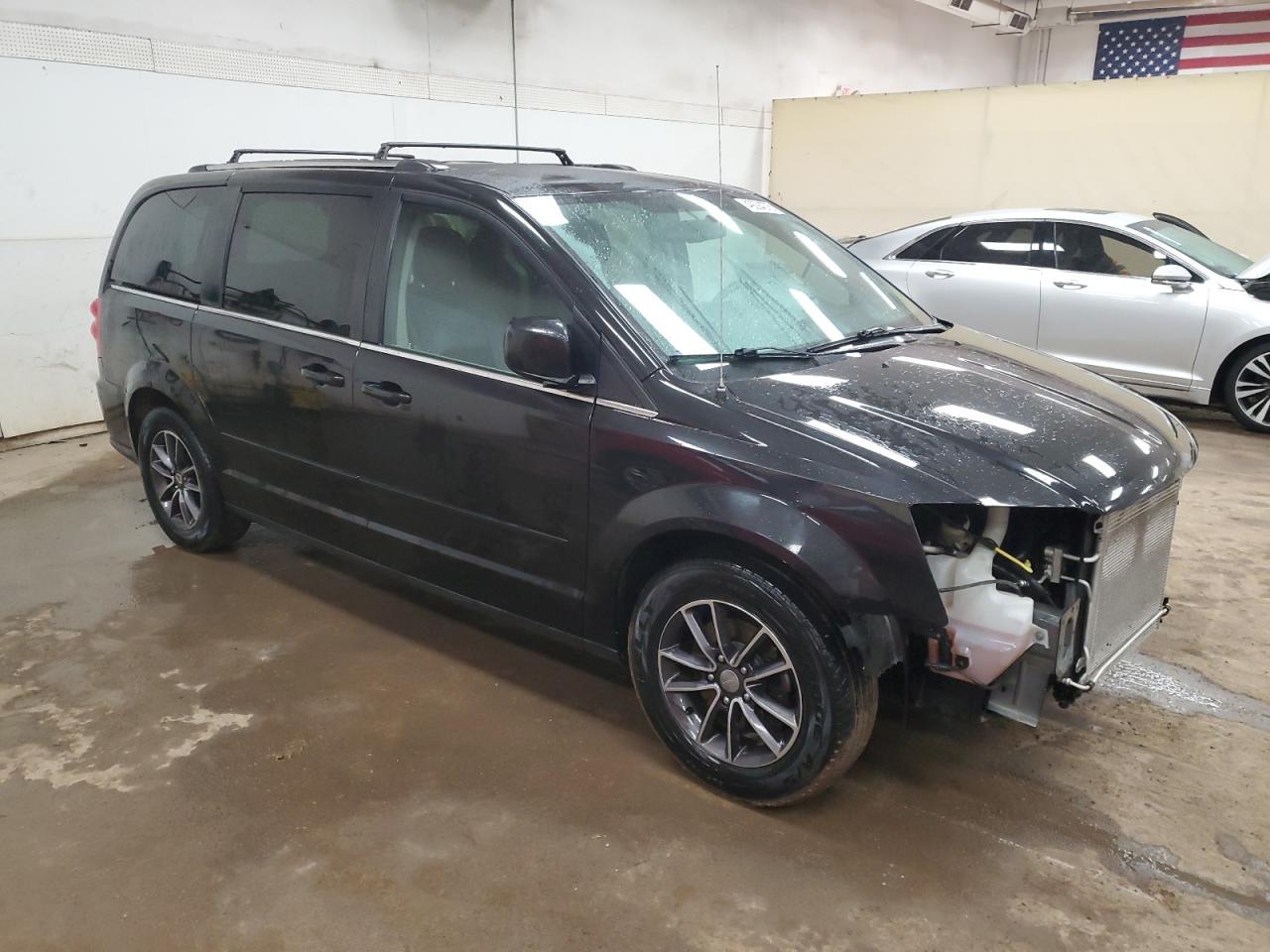 2017 Dodge Caravan - Image 4