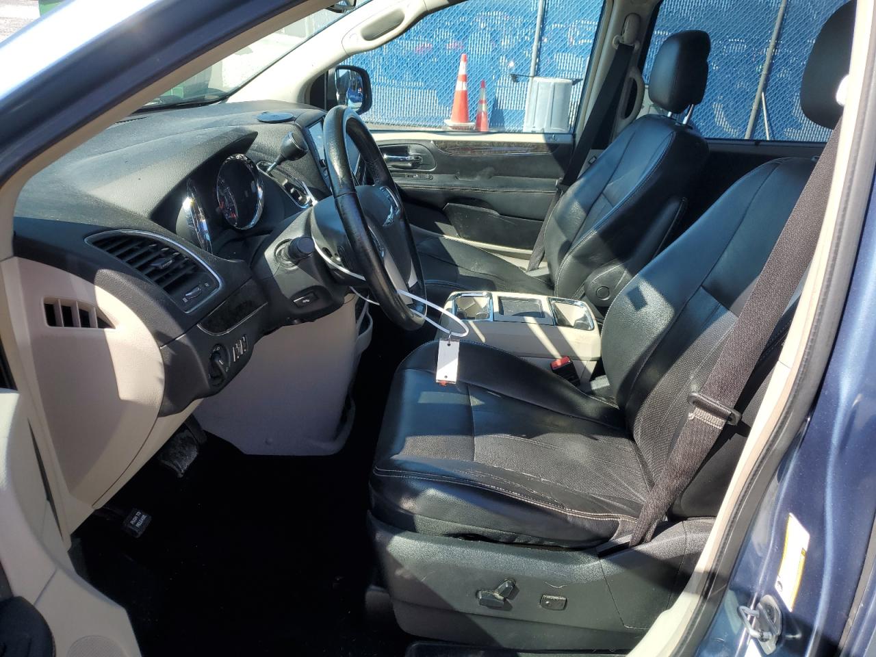 2011 Chrysler Town & Country - Image 7