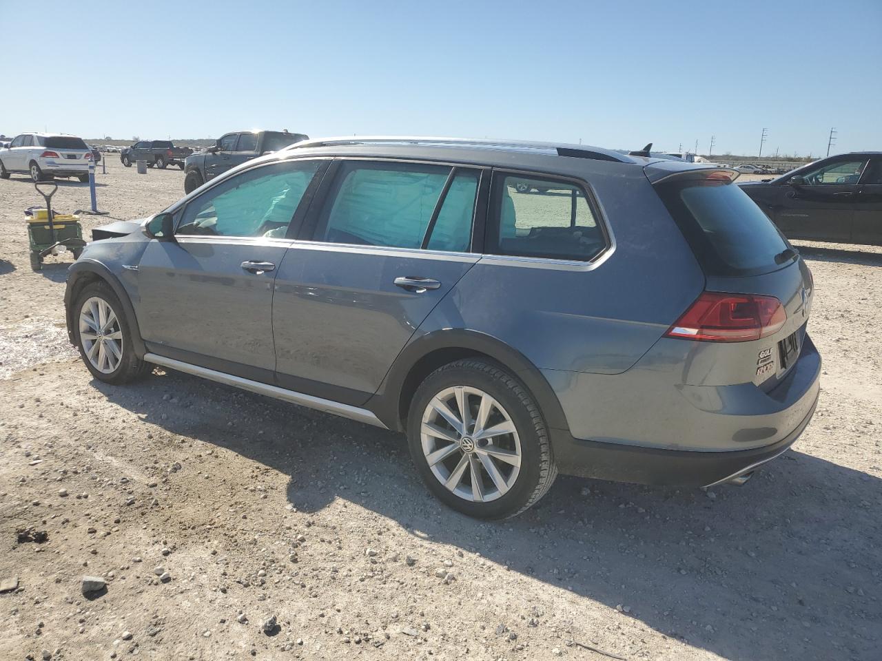 2017 Volkswagen Golf - Image 2