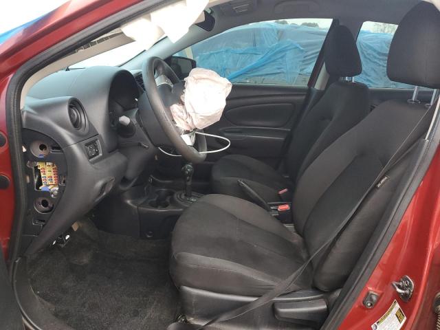  NISSAN VERSA 2018 Czerwony