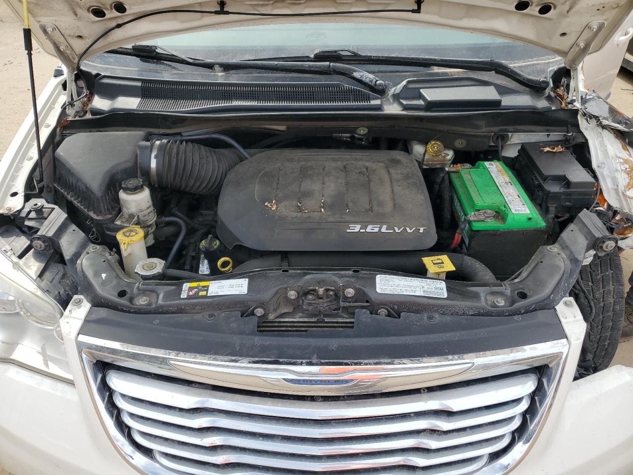 2013 Chrysler Town & Country - Image 12