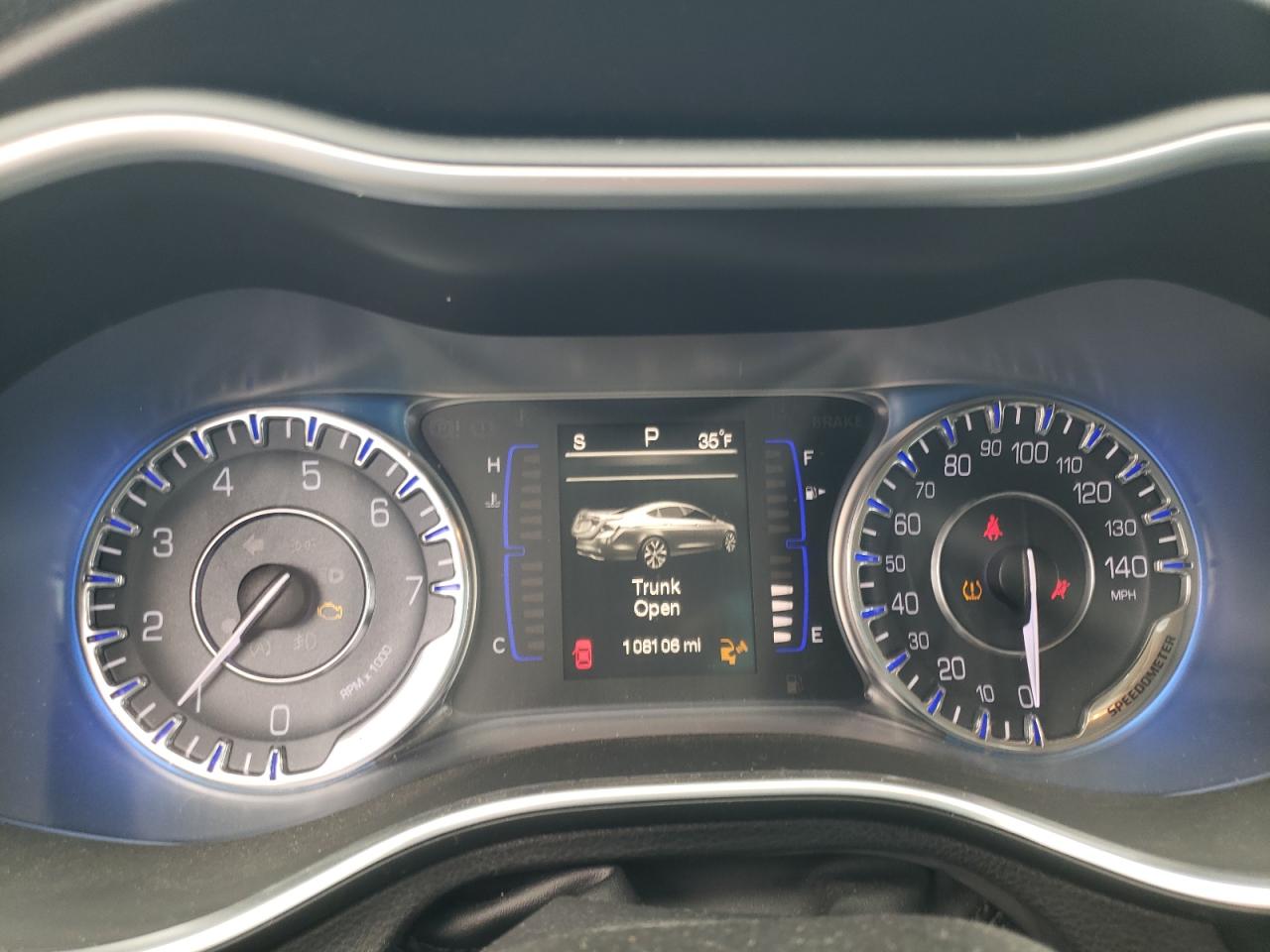 2015 Chrysler 200 - Image 9