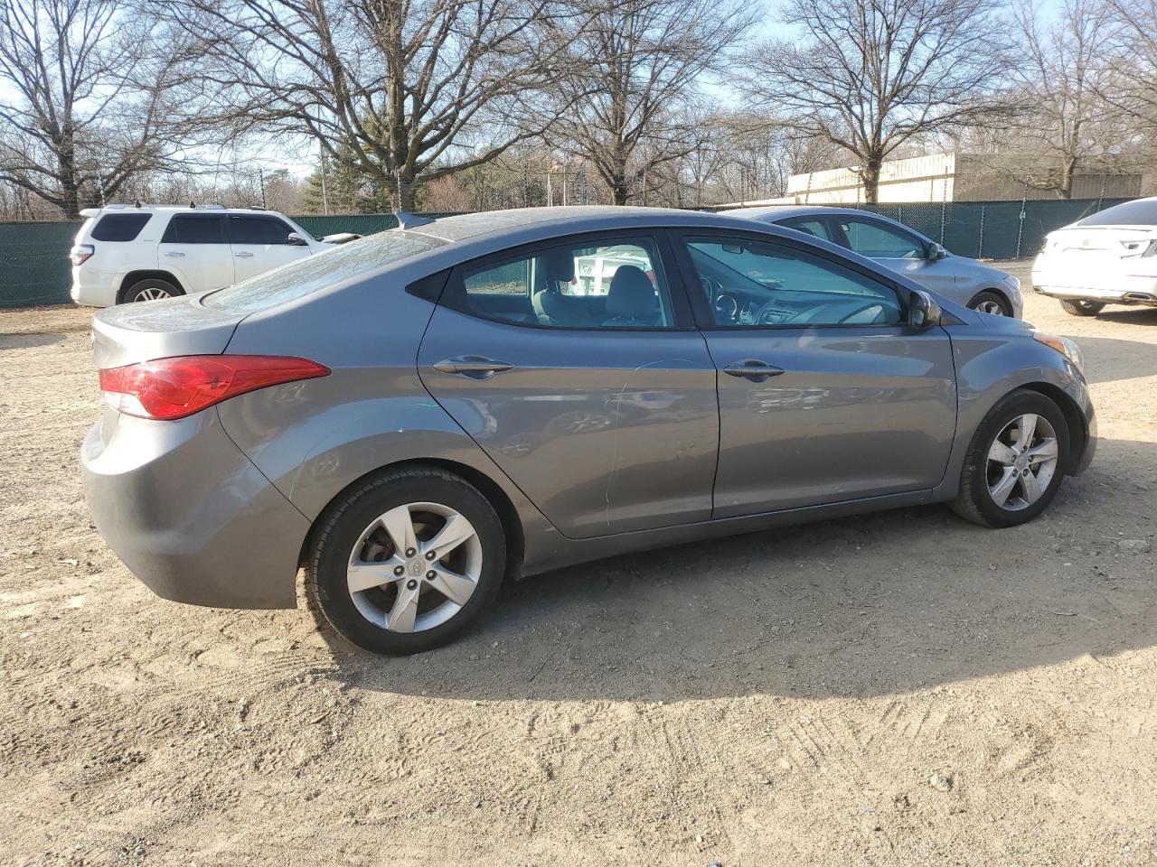 2013 Hyundai Elantra - Image 3