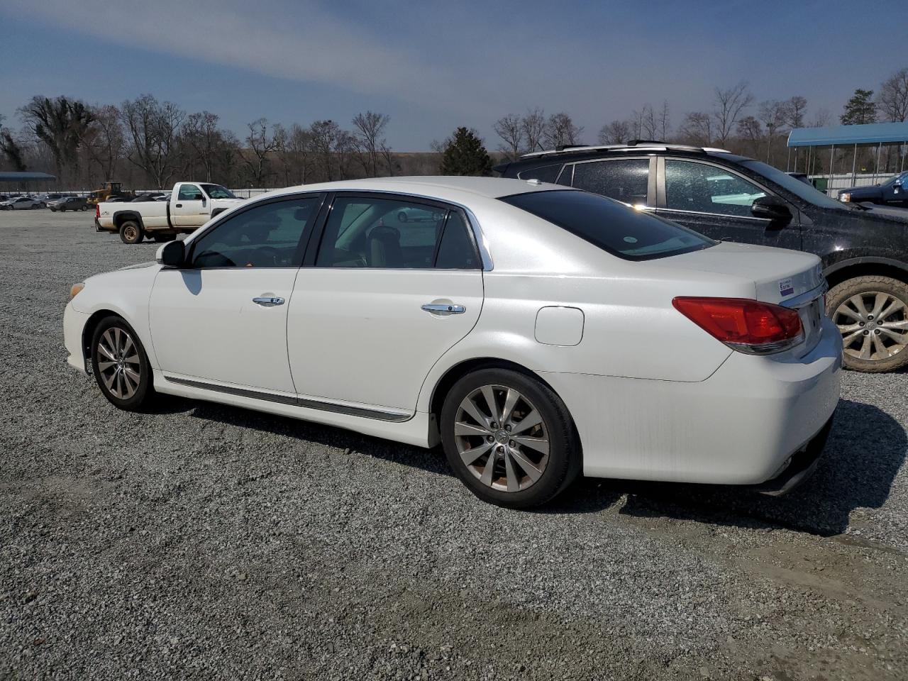 2012 Toyota Avalon - Image 2