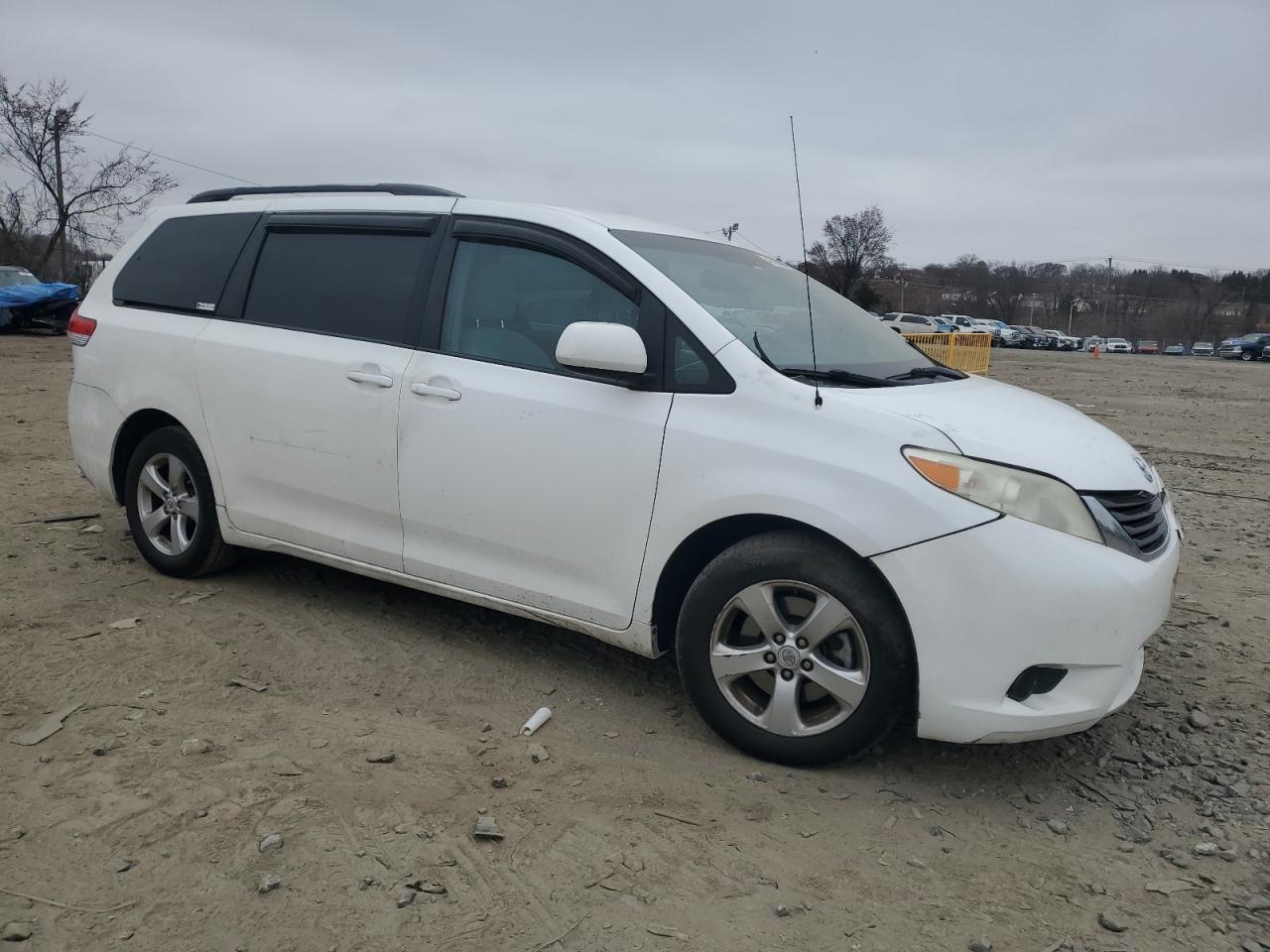 2011 Toyota Sienna - Image 4