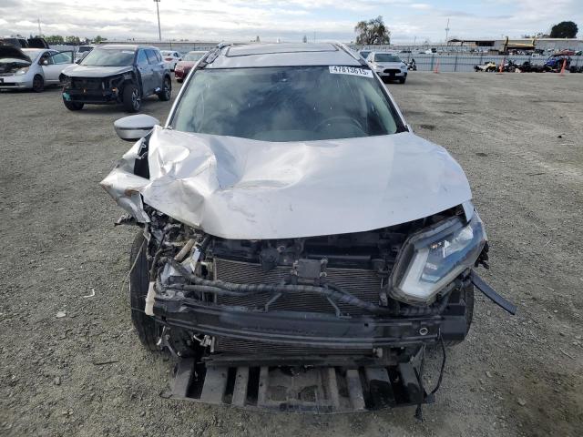  NISSAN ROGUE 2018 Серебристый