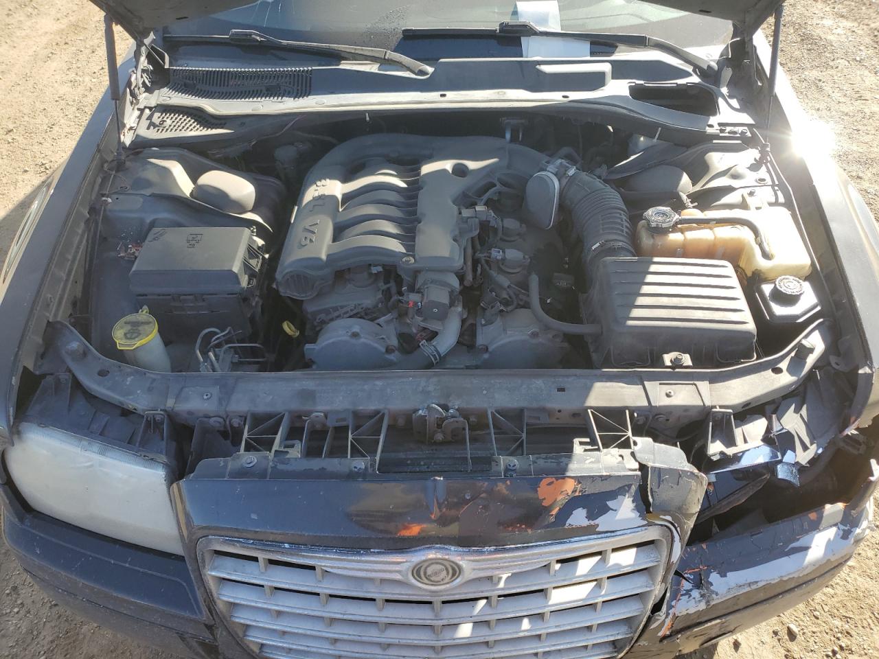 2010 Chrysler 300 - Image 11