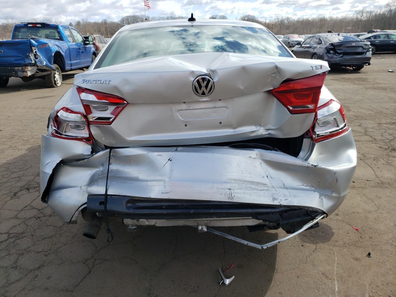 2015 Volkswagen Passat - Image 6