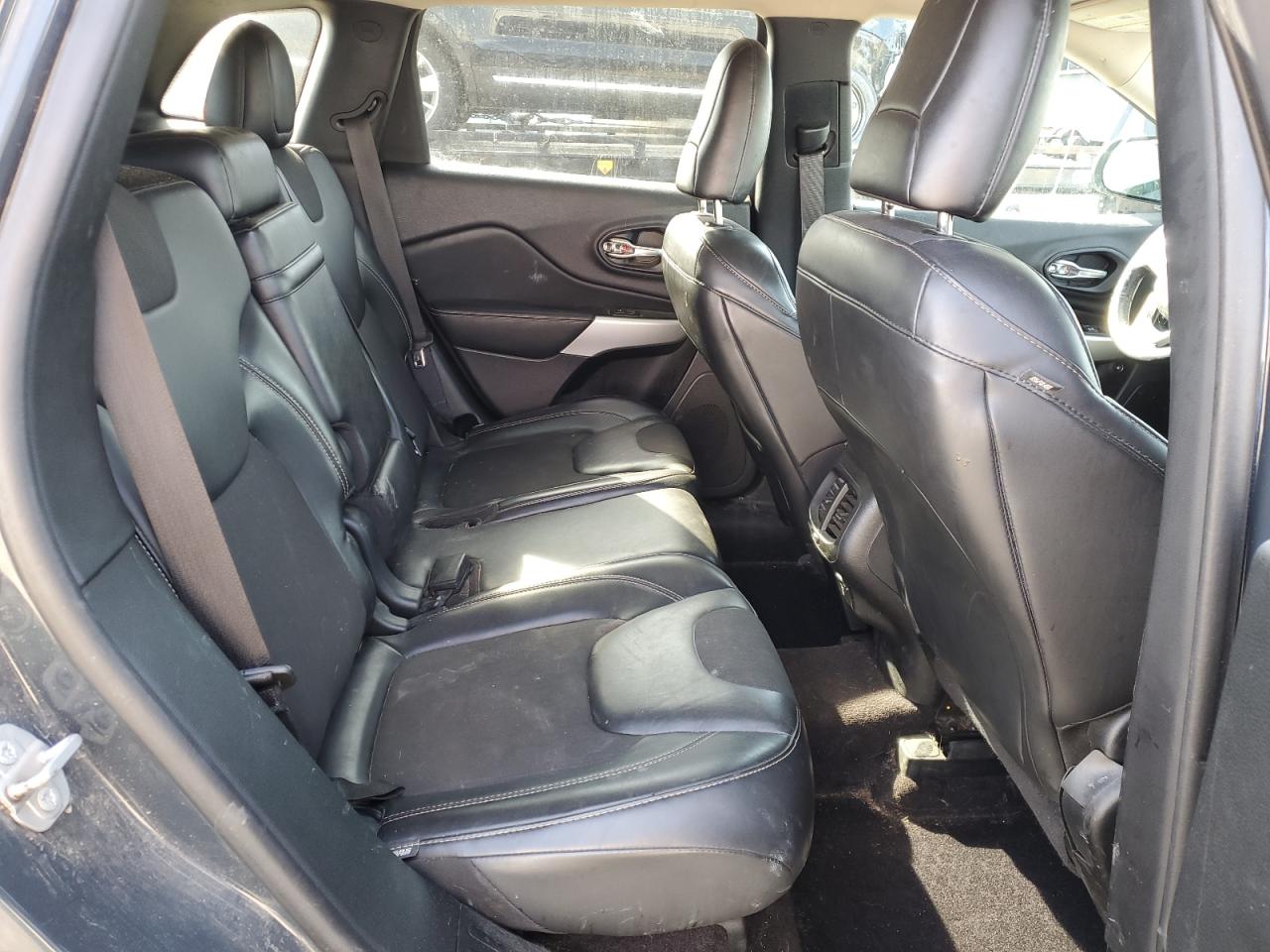 2018 Jeep Grand Cherokee - Image 10