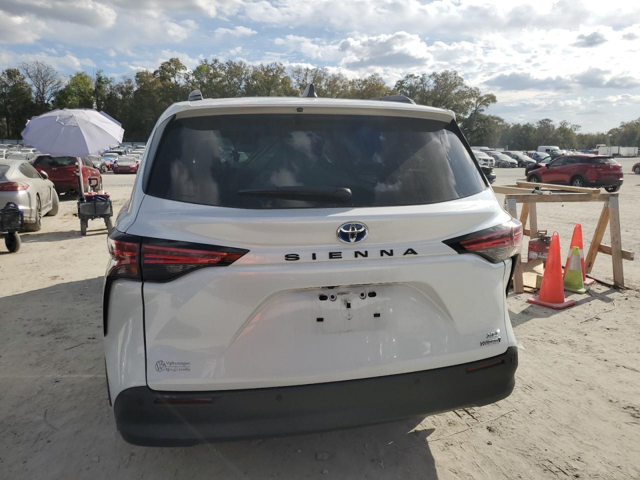 2022 Toyota Sienna - Image 6