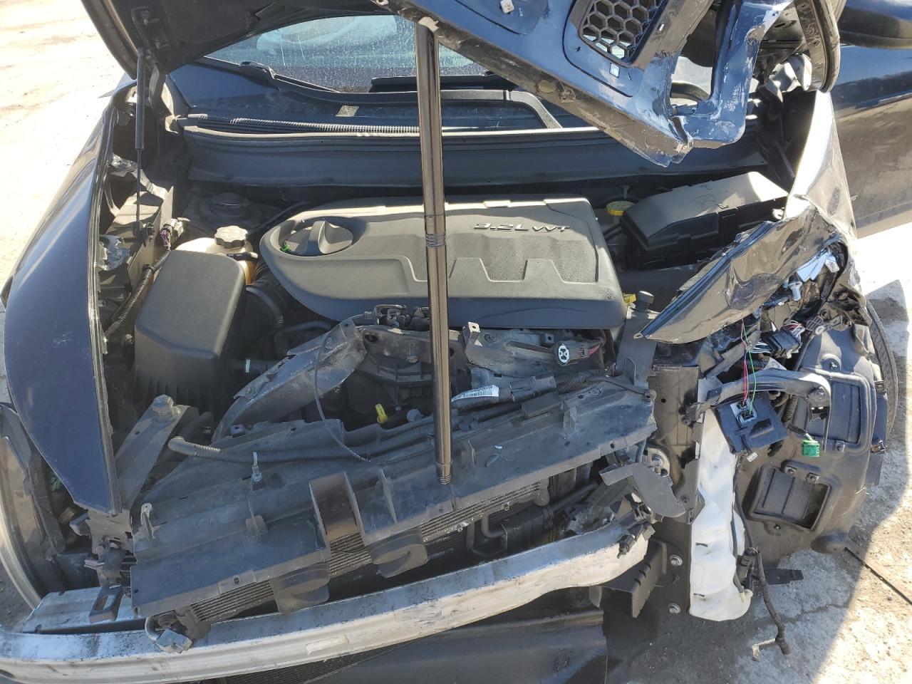 2014 Jeep Cherokee Latitude VIN: 1C4PJMCS3EW232399 Lot: 49805215