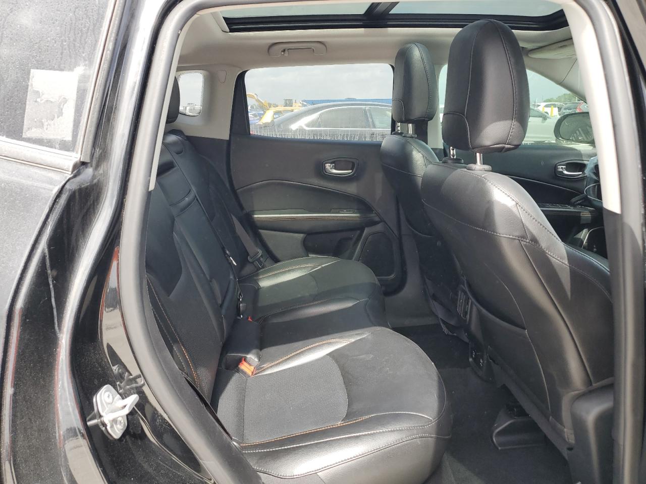 2019 Jeep Compass - Image 11
