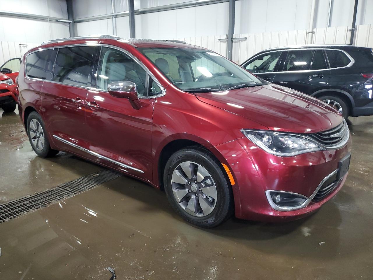 2017 Chrysler Pacifica - Image 4