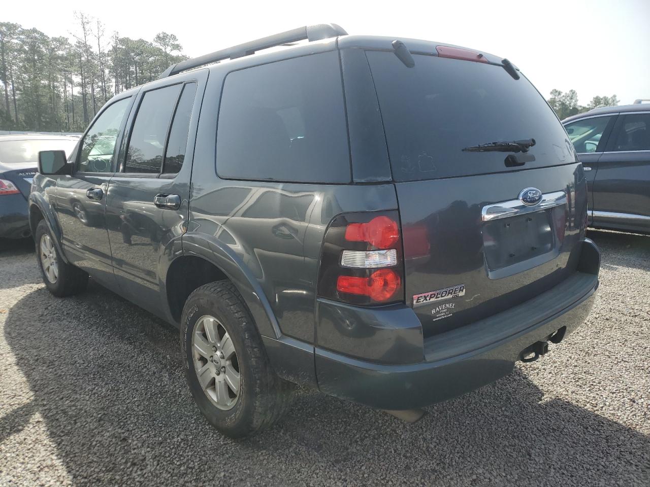 2010 Ford Explorer - Image 2