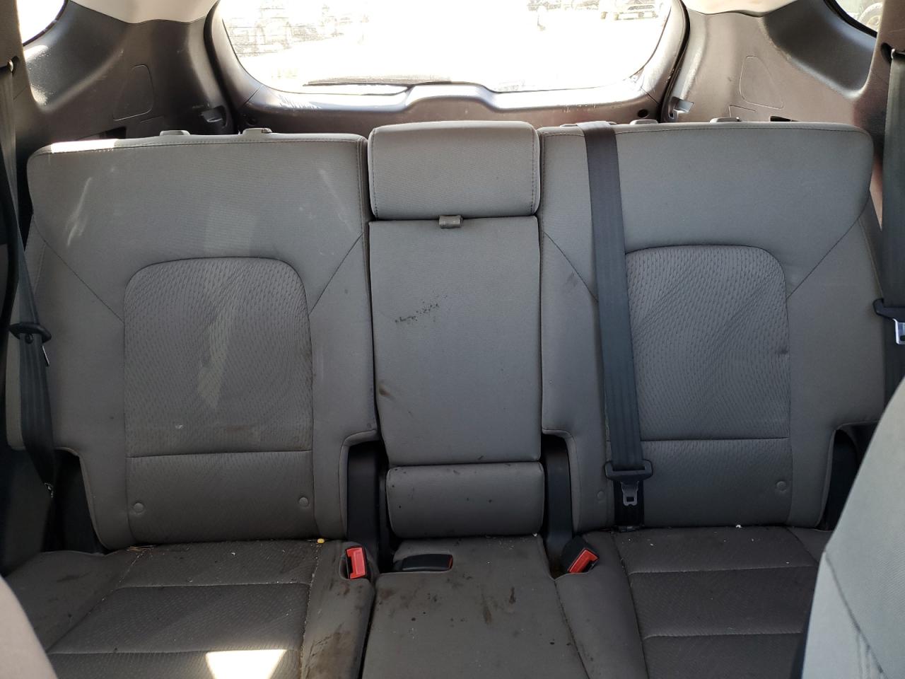 2016 Hyundai Santa Fe - Image 10