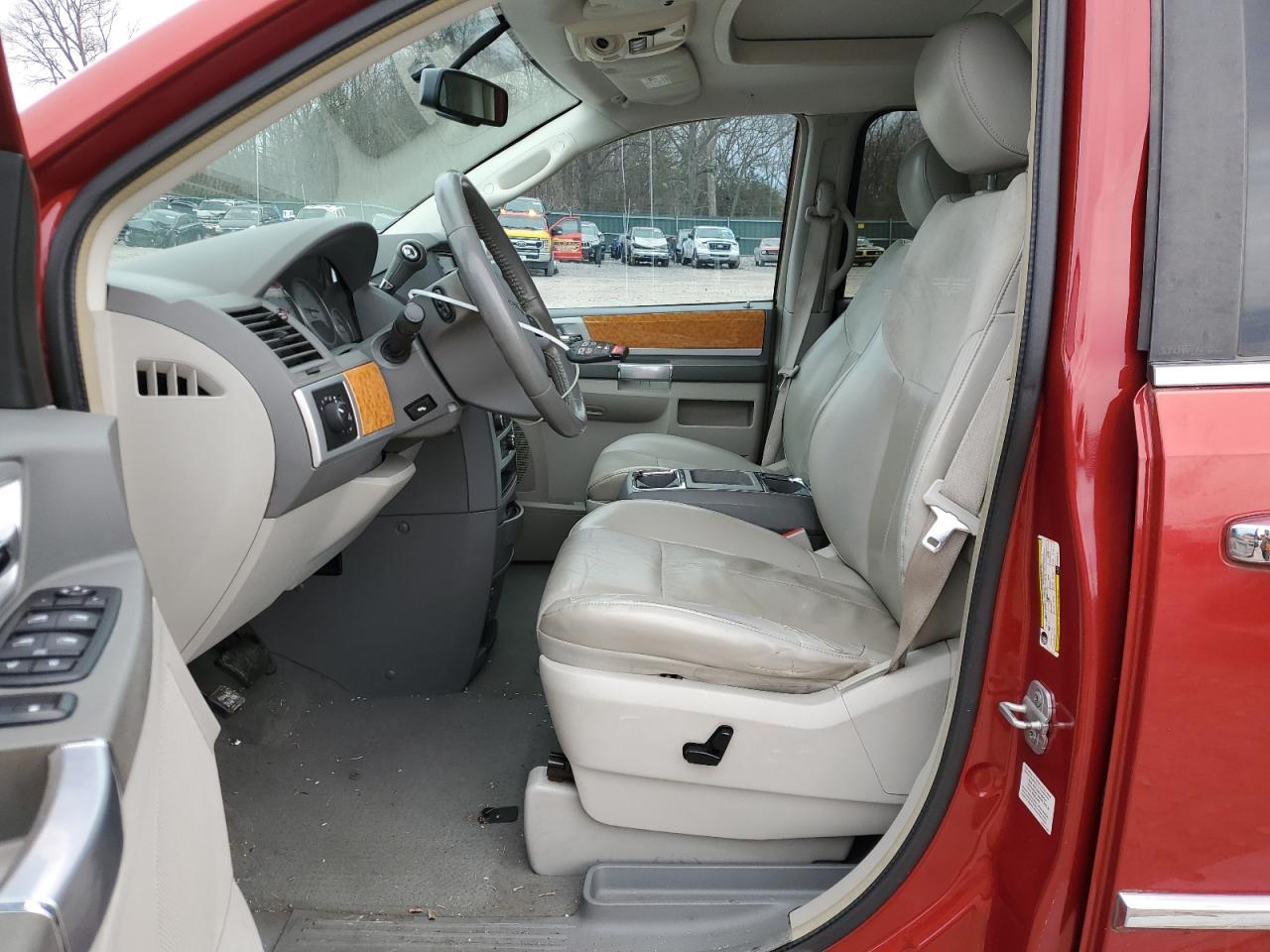 2008 Chrysler Town & Country - Image 7