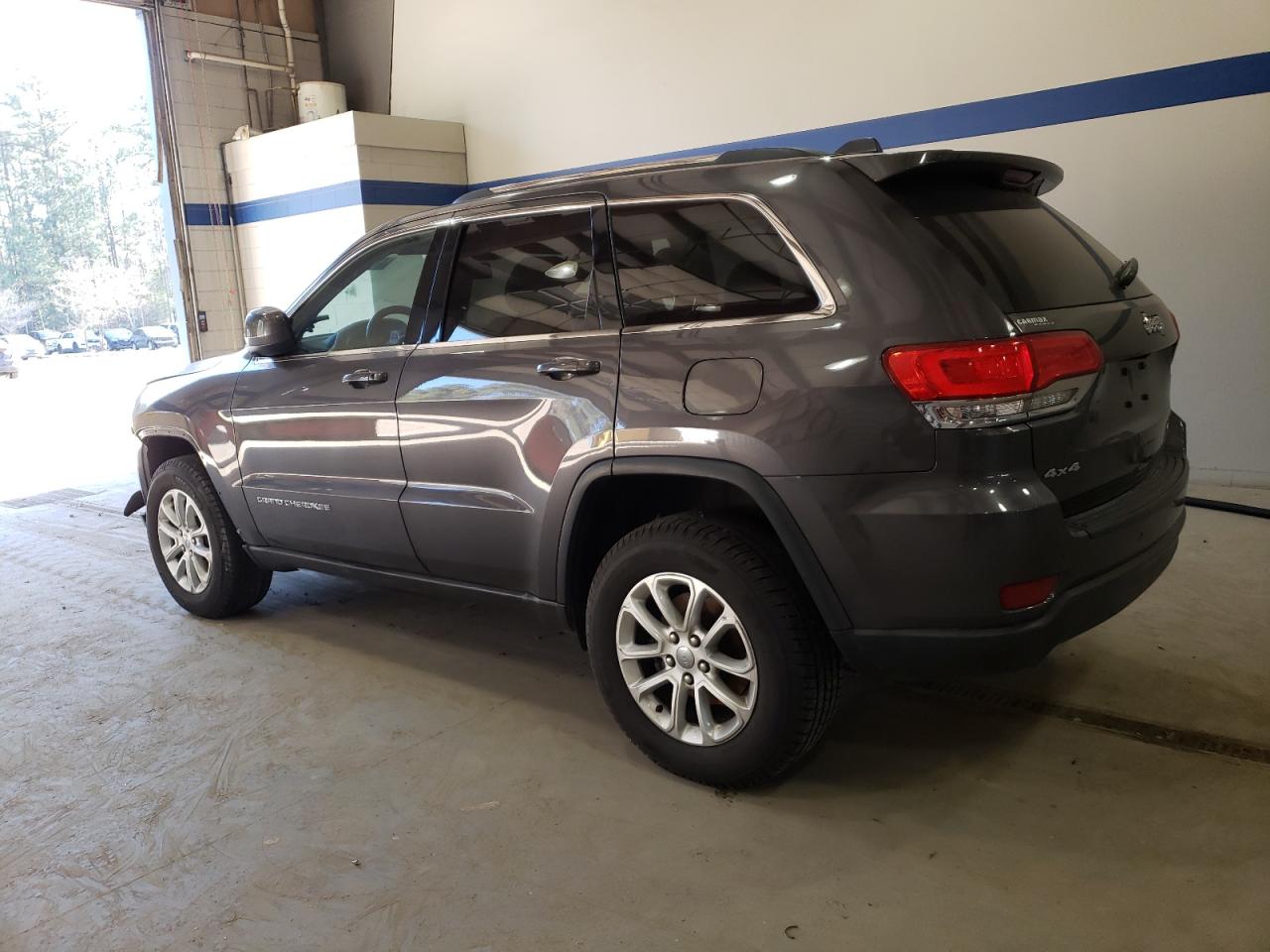 2015 Jeep Grand Cherokee - Image 2