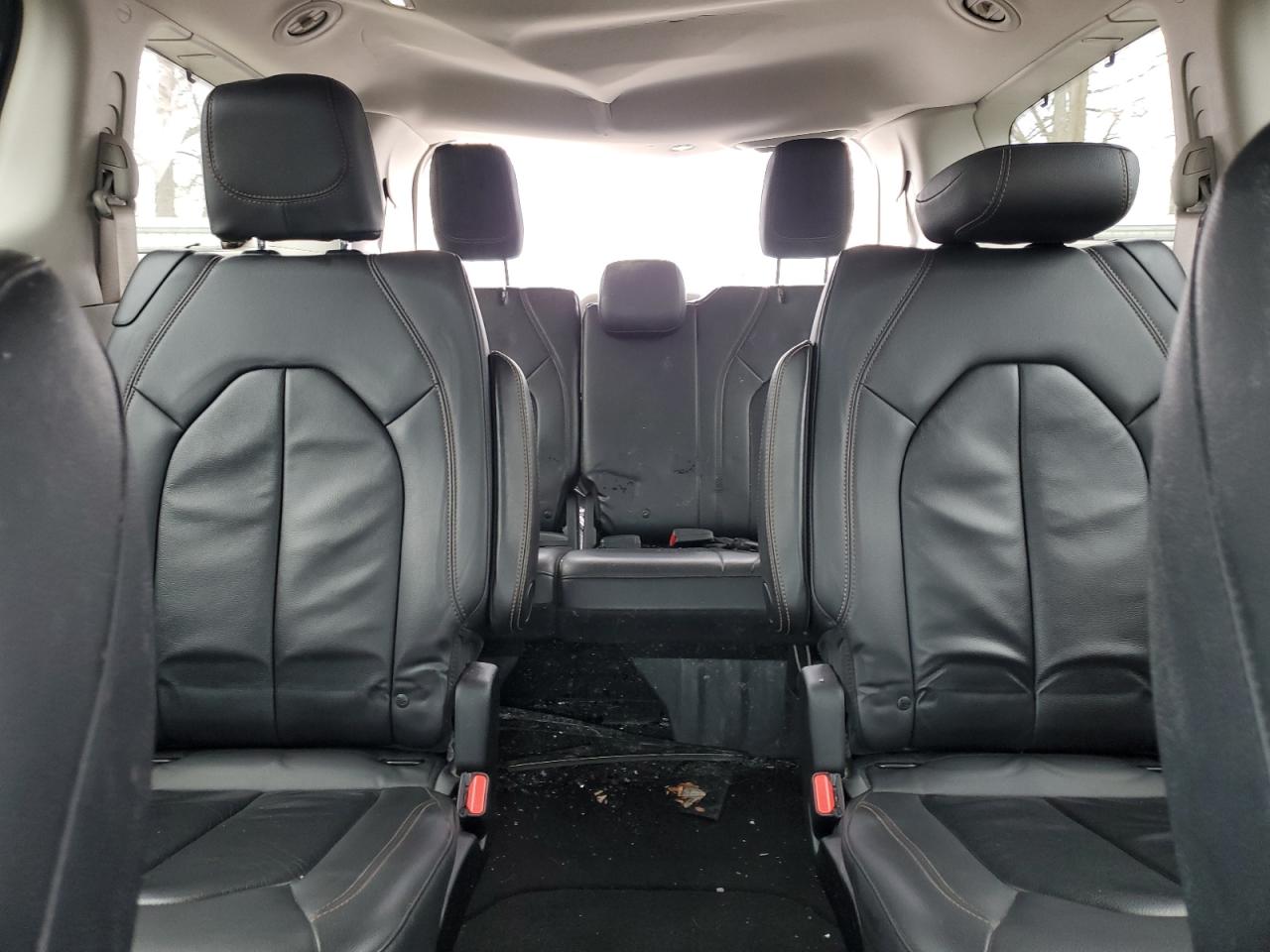 2017 Chrysler Pacifica - Image 10