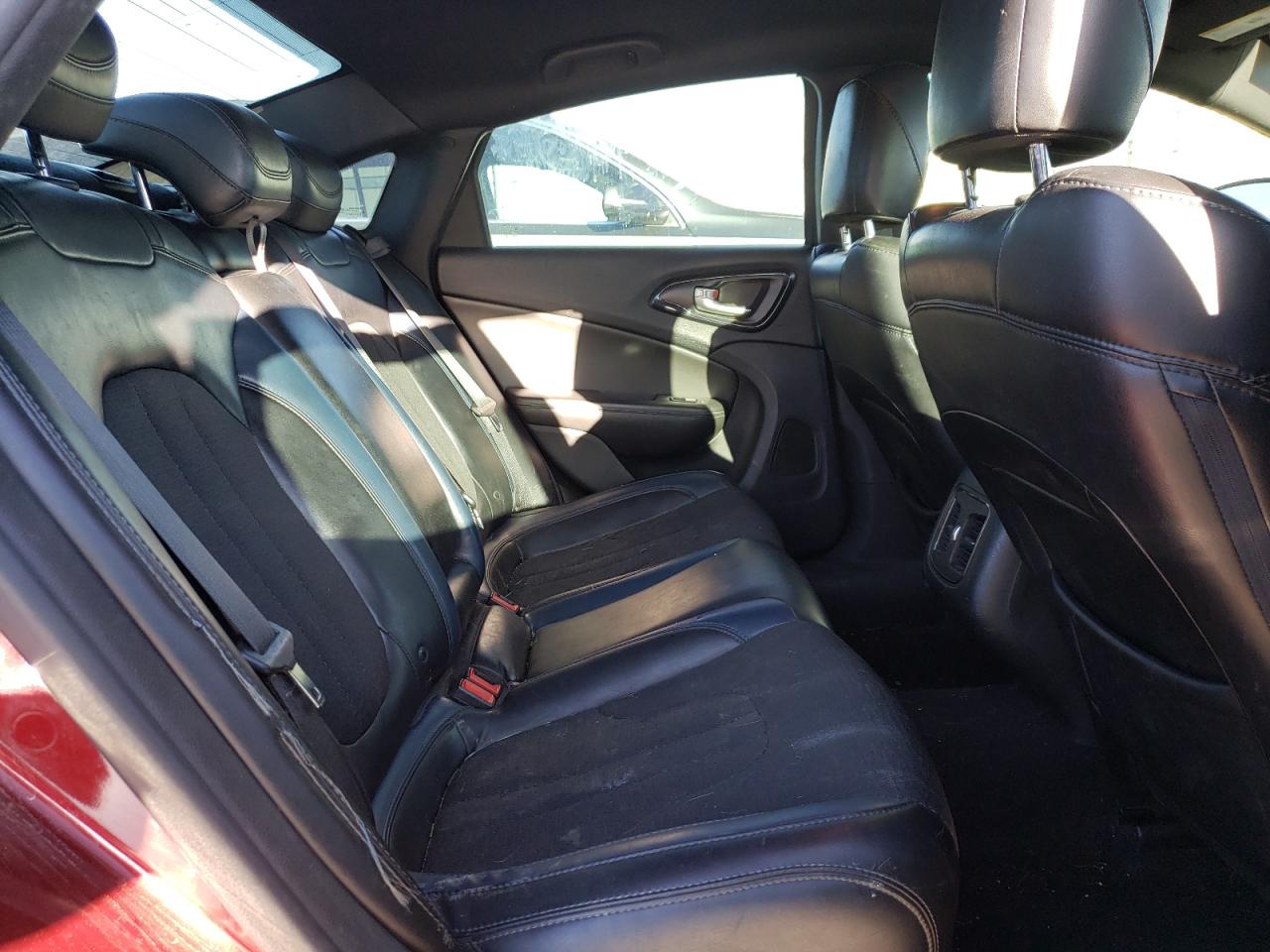 2015 Chrysler 200 - Image 10