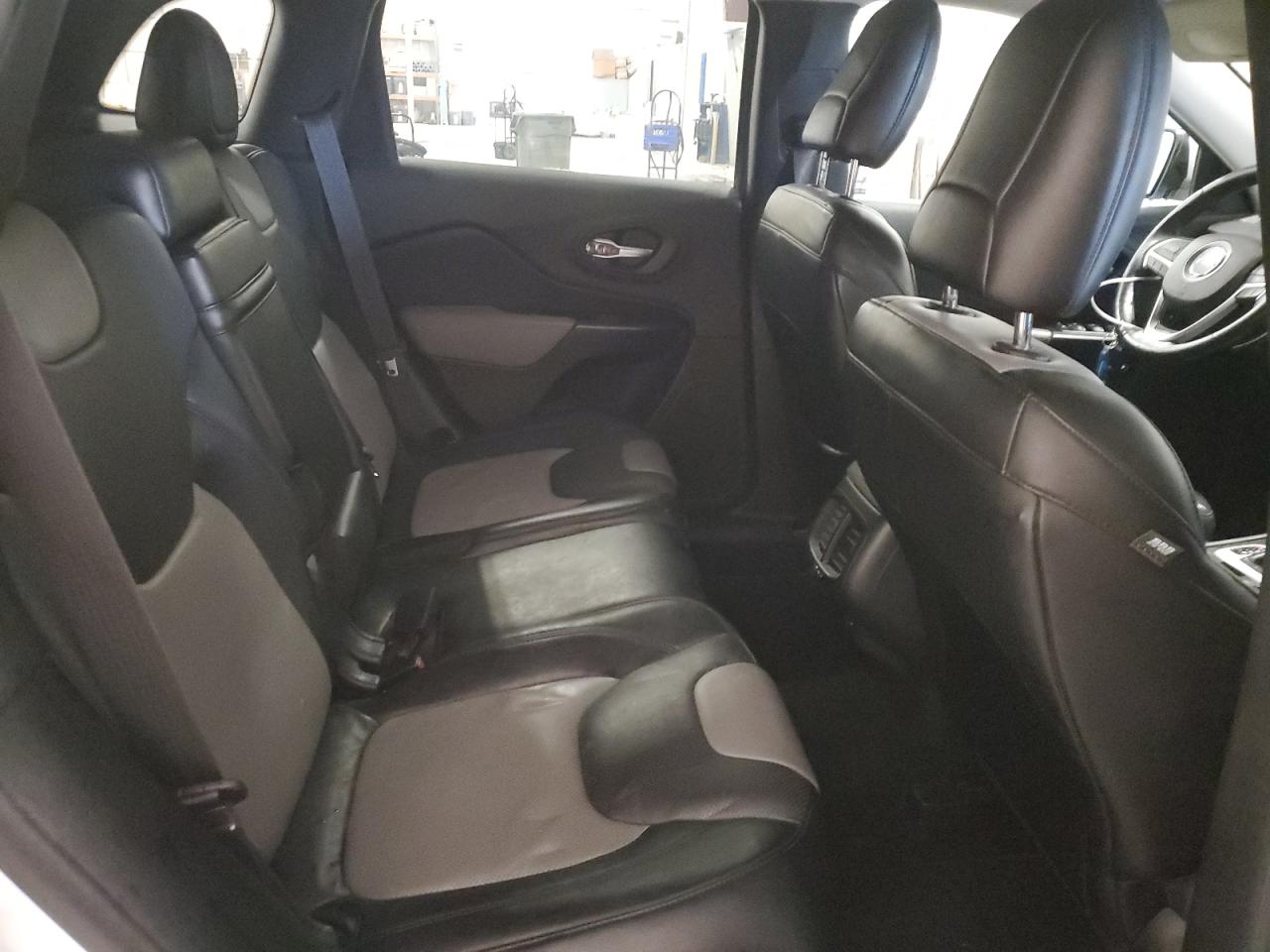 2014 Jeep Grand Cherokee - Image 11
