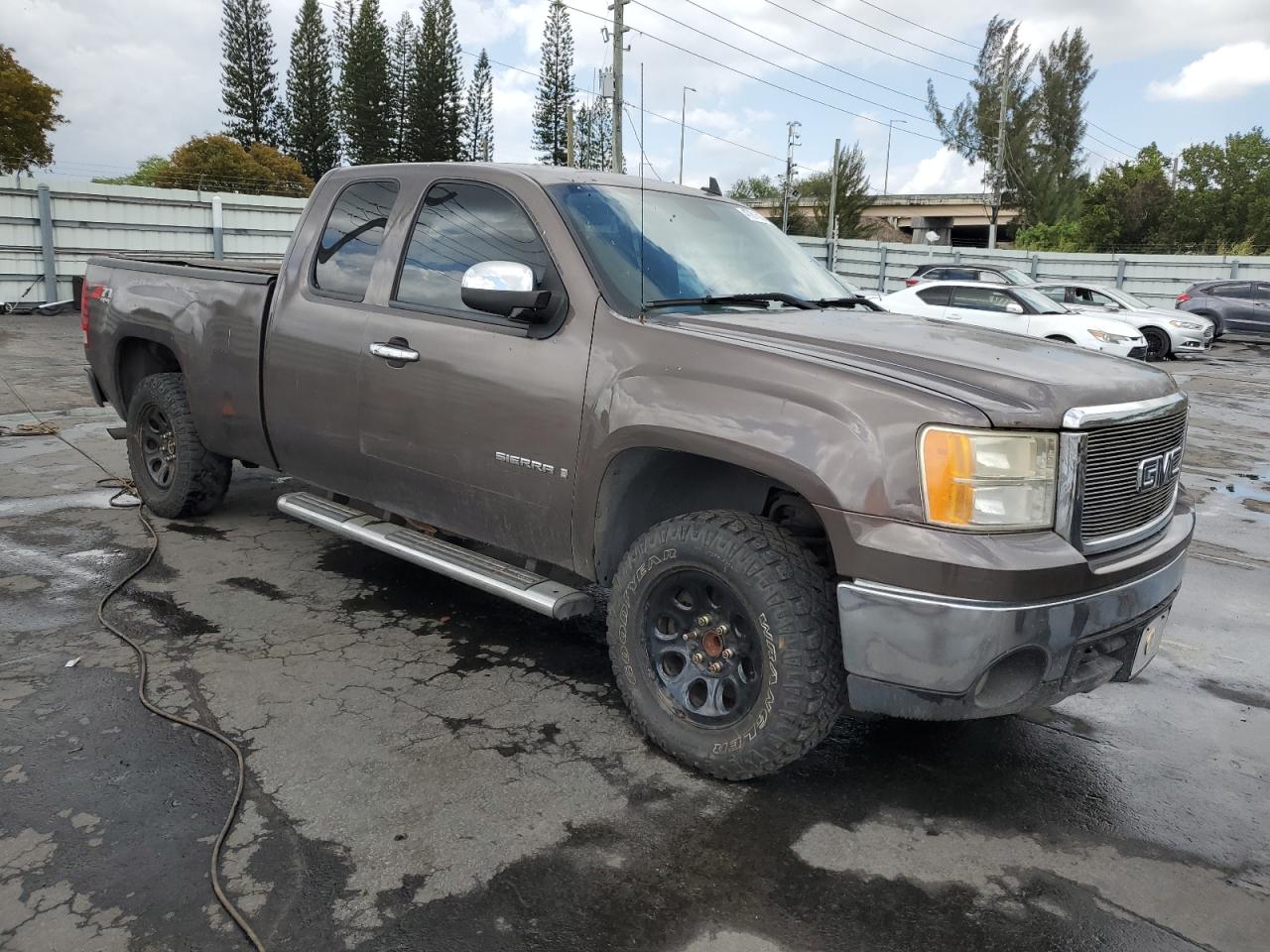 2007 GMC Sierra - Image 4