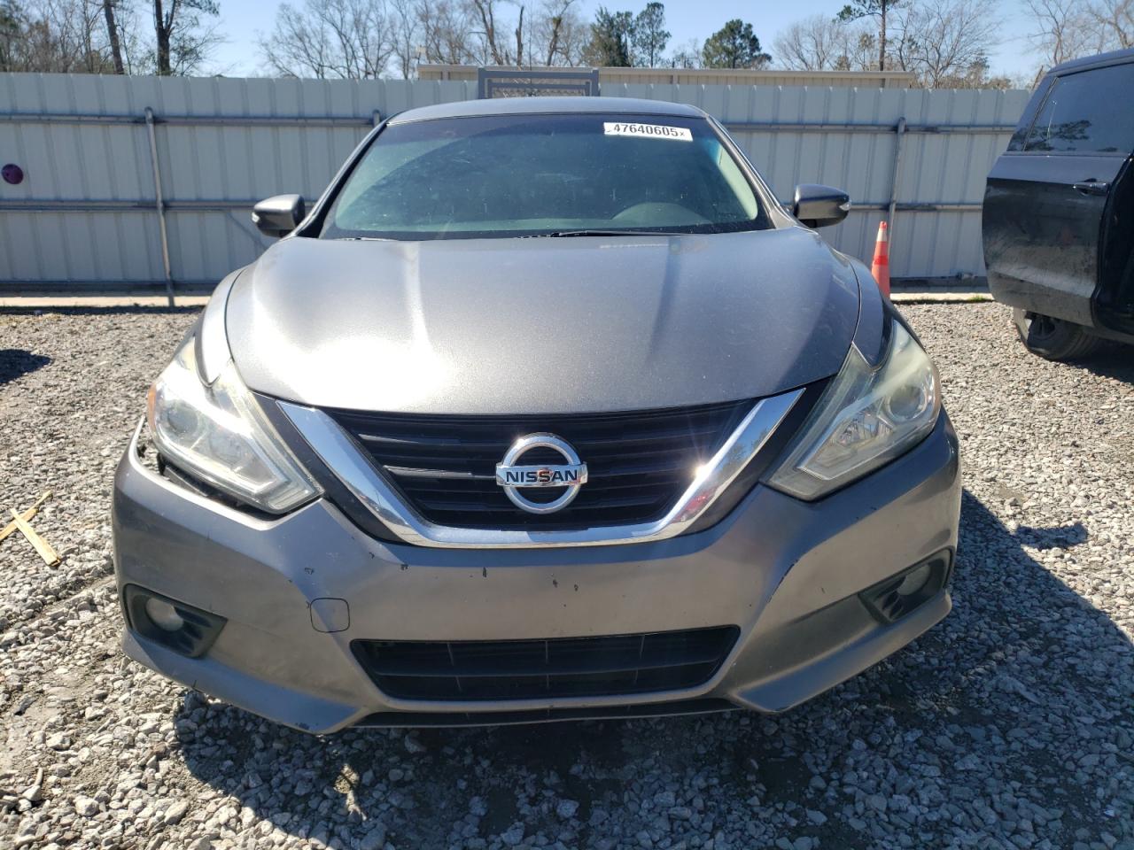 2018 Nissan Altima - Image 5