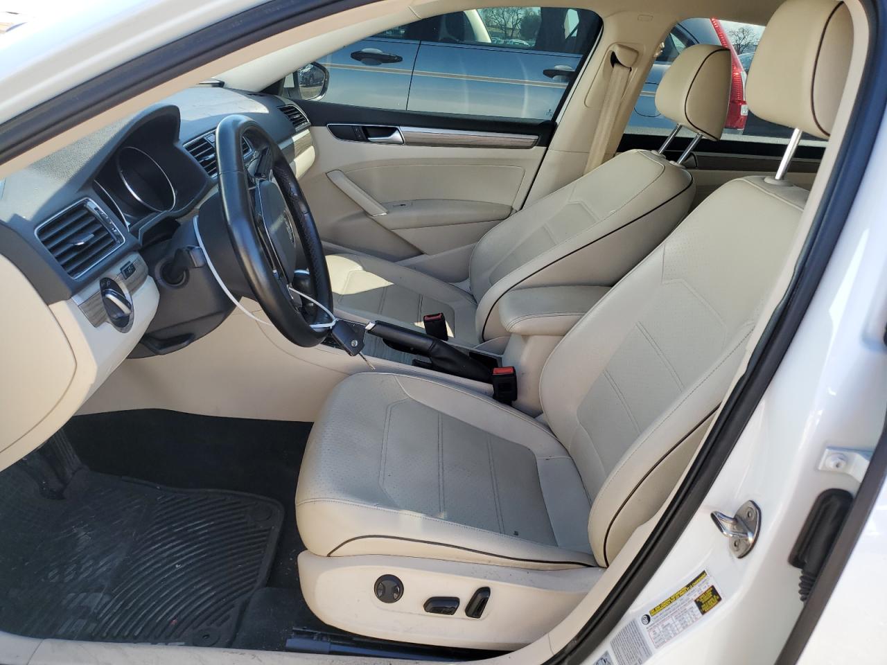 2016 Volkswagen Passat - Image 7