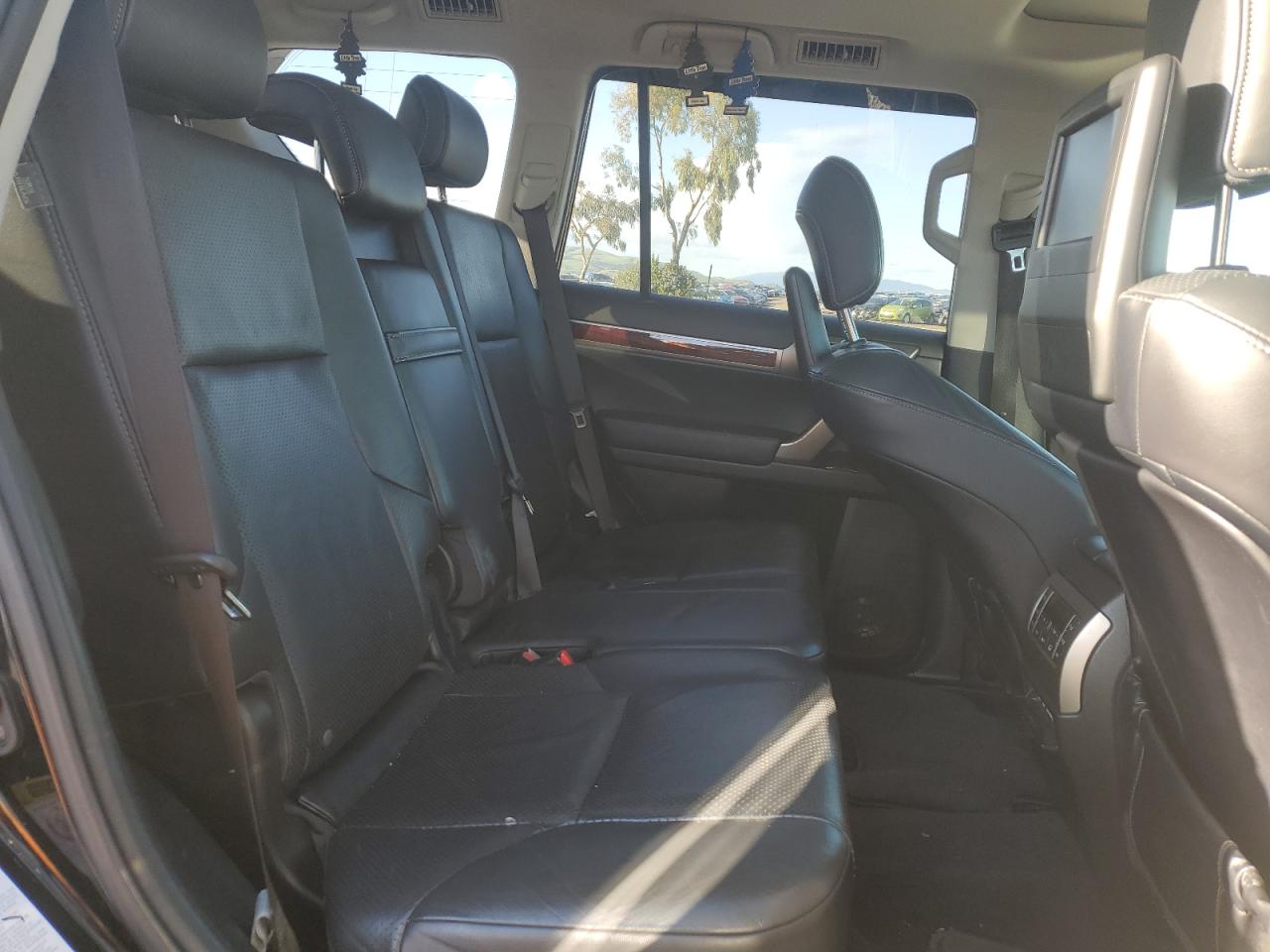 2010 Lexus GX - Image 11