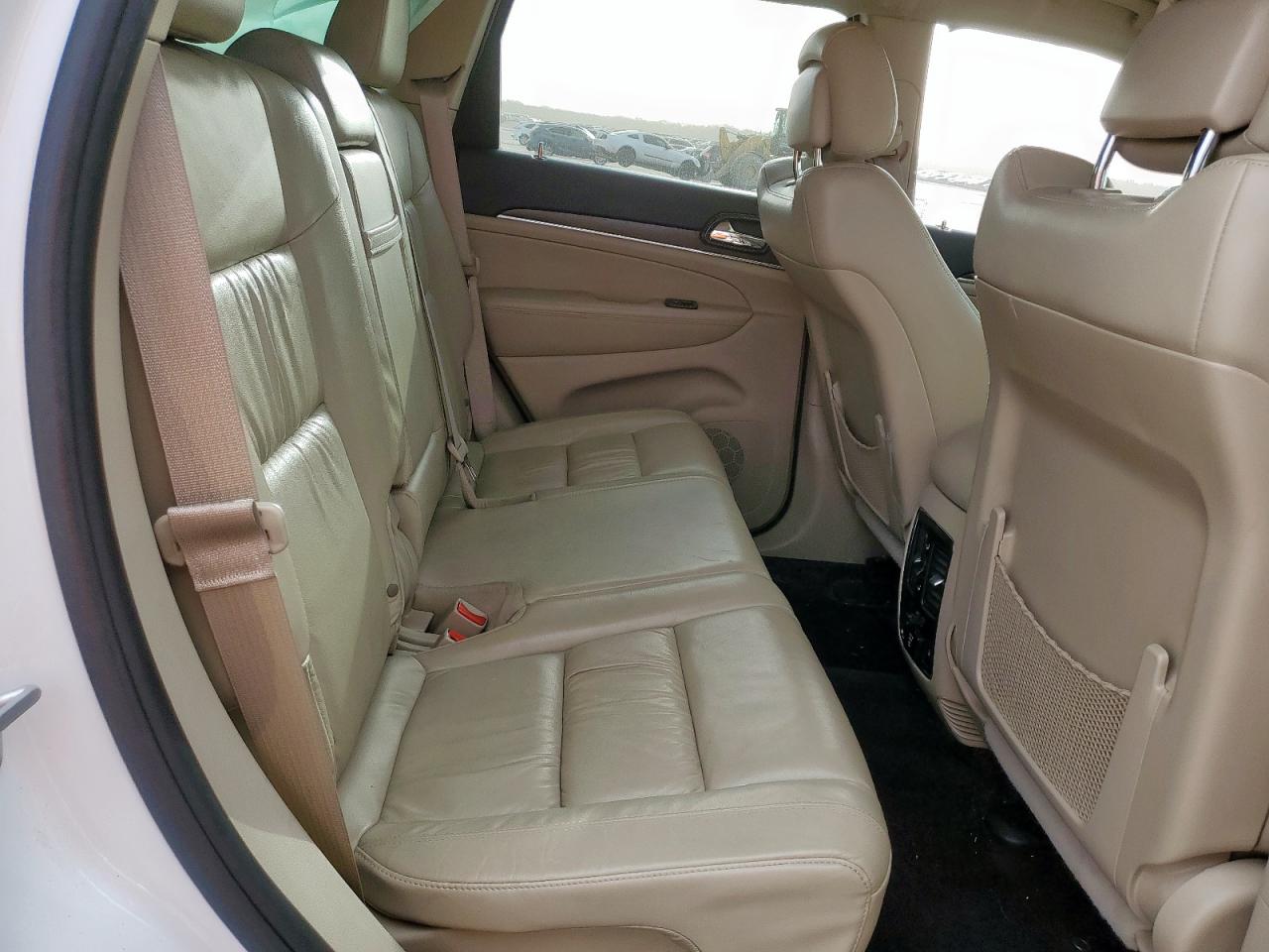 2016 Jeep Grand Cherokee - Image 11