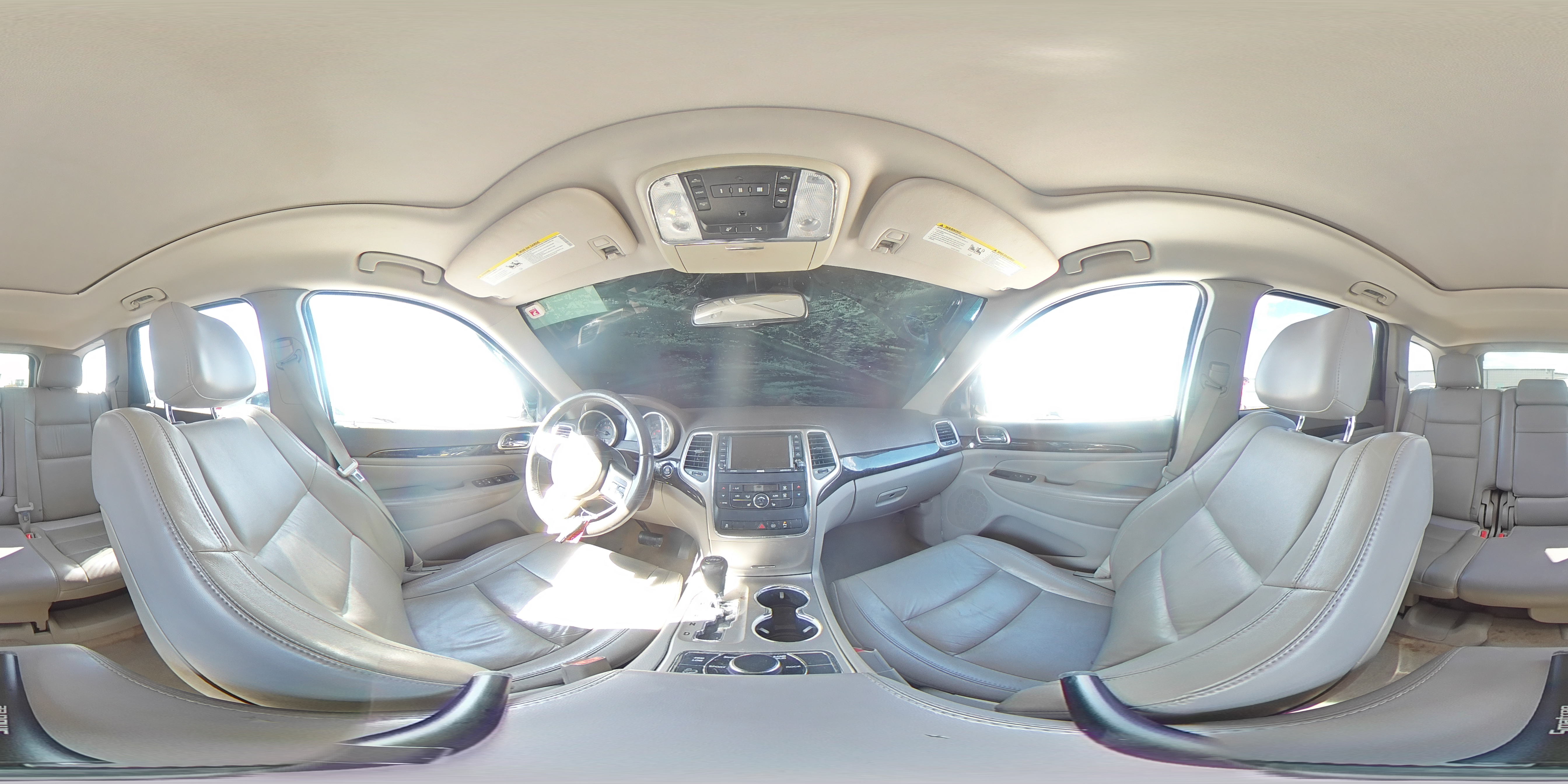 2012 Jeep Grand Cherokee - Image 15