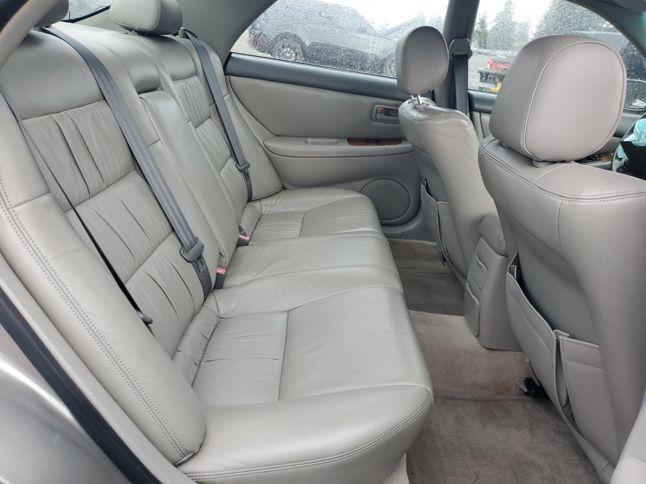 1997 Lexus ES - Image 10