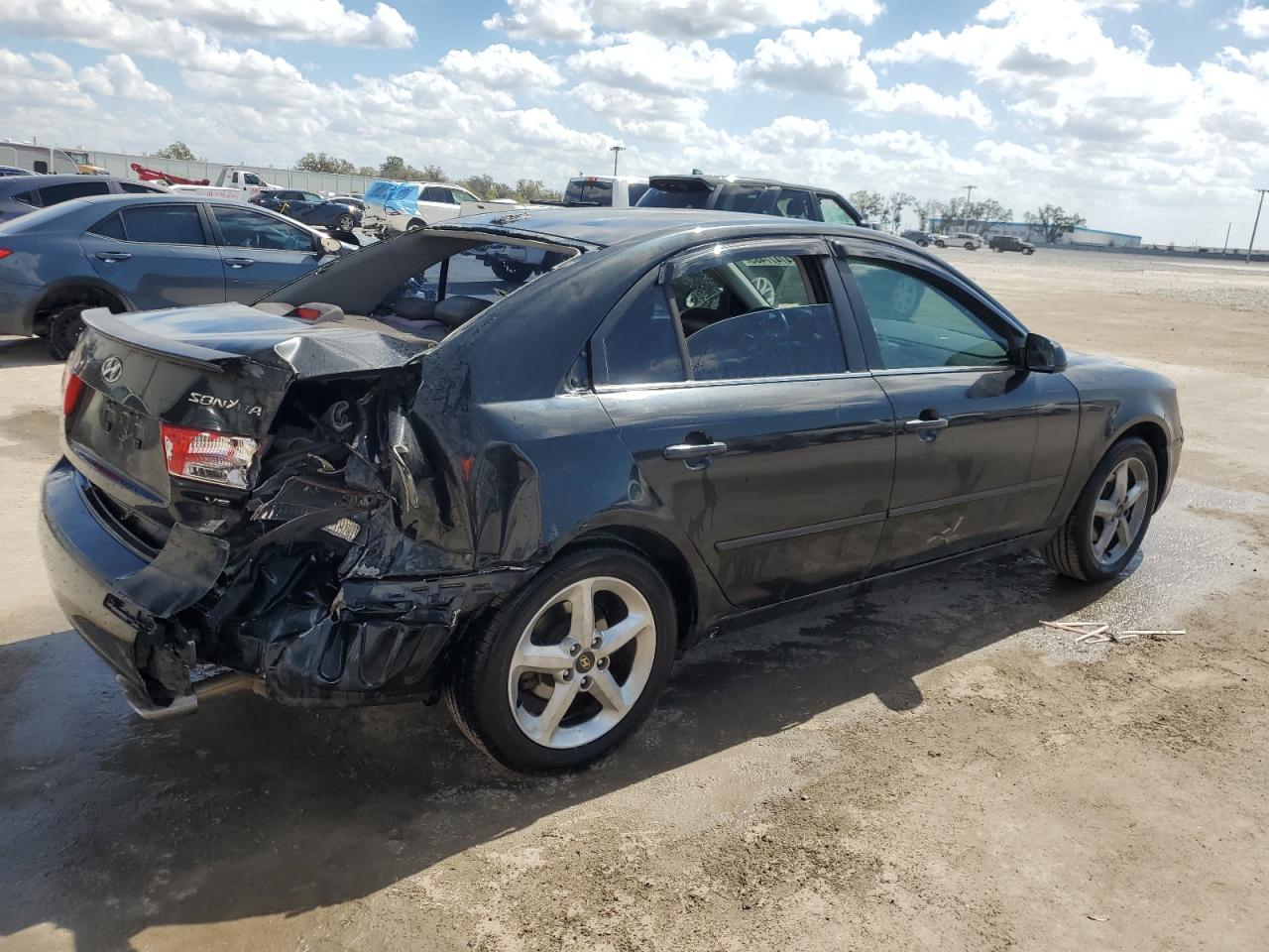2009 Hyundai Sonata - Image 3