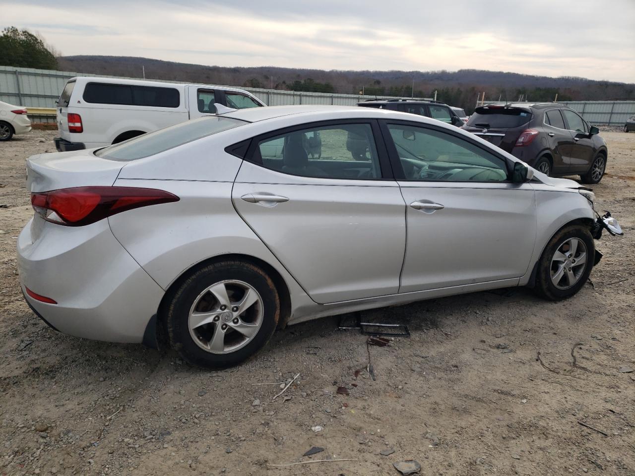 2015 Hyundai Elantra - Image 3