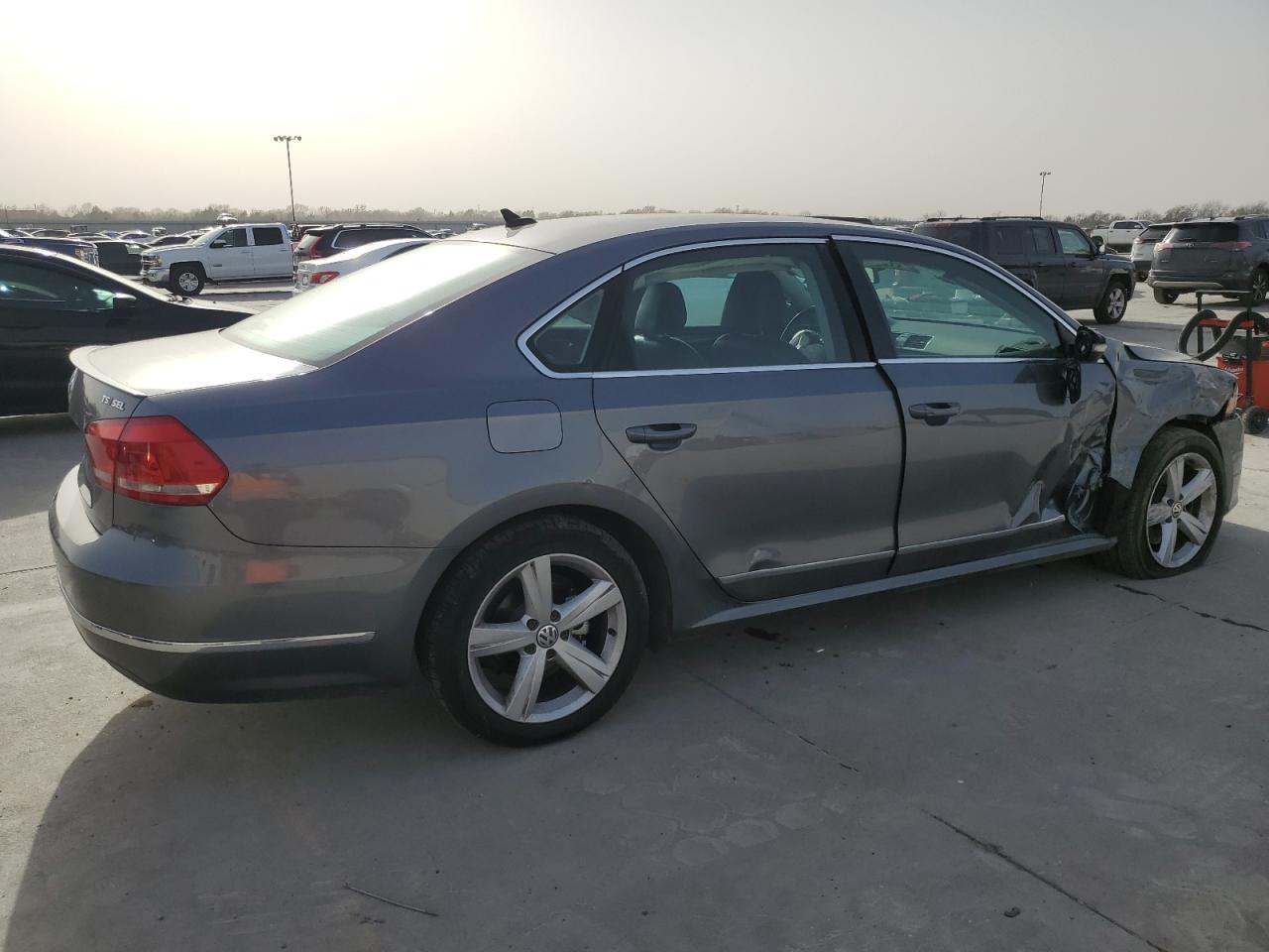2014 Volkswagen Passat - Image 3