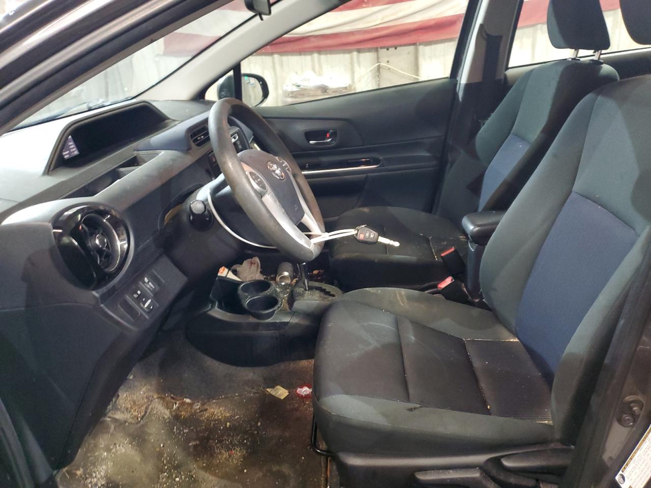 2016 Toyota Prius - Image 7