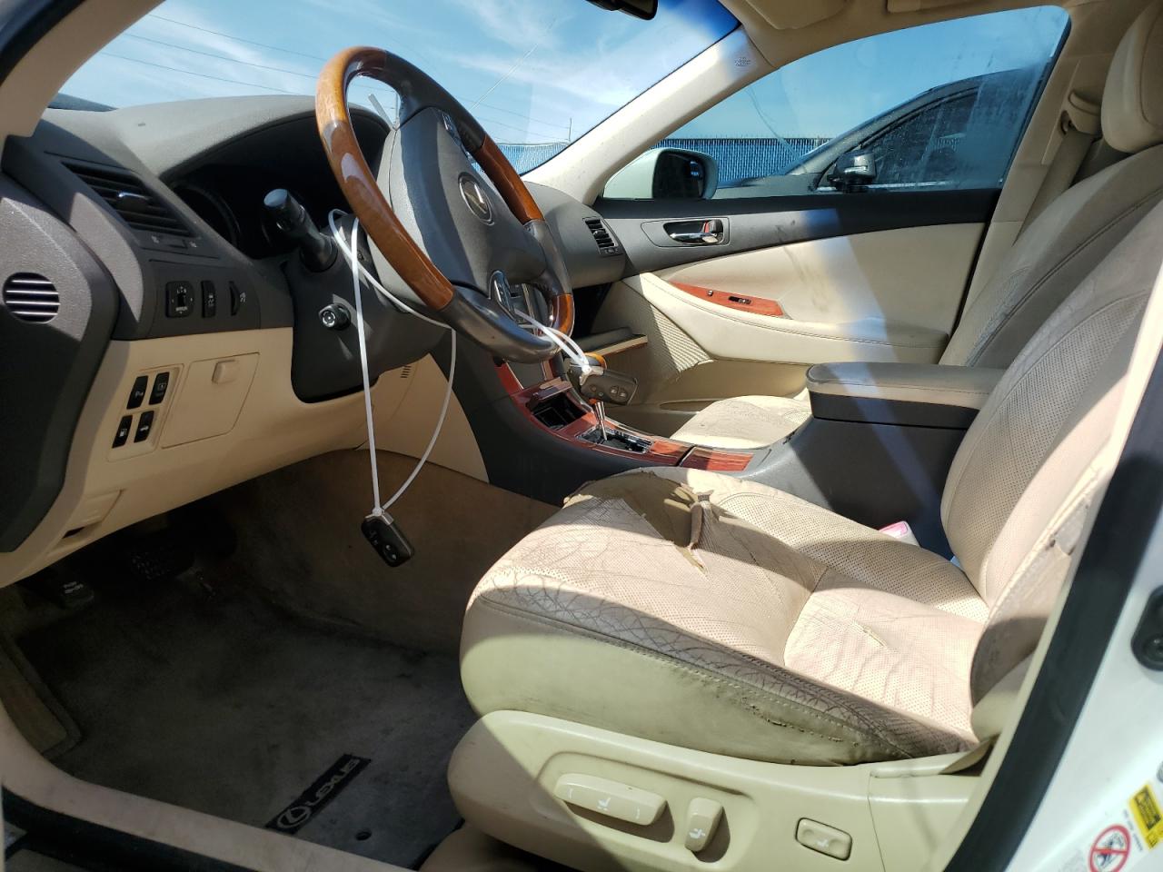 2010 Lexus ES - Image 7