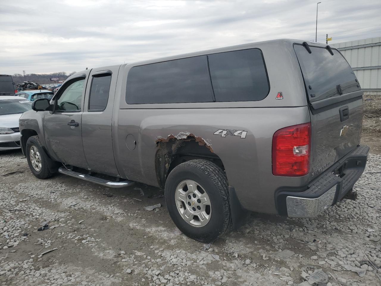 2007 Chevrolet Silverado - Image 2