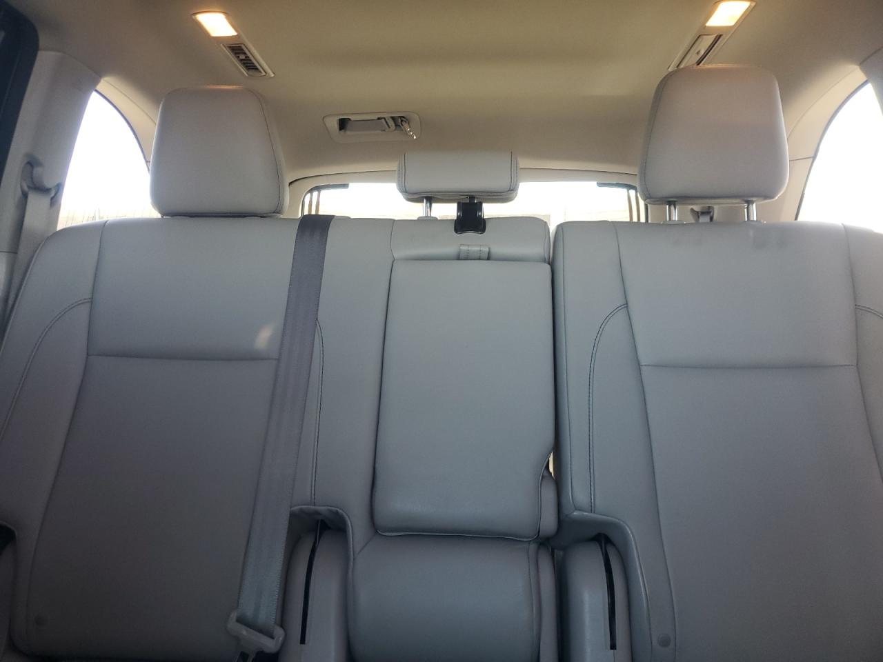 2015 Toyota Highlander - Image 10