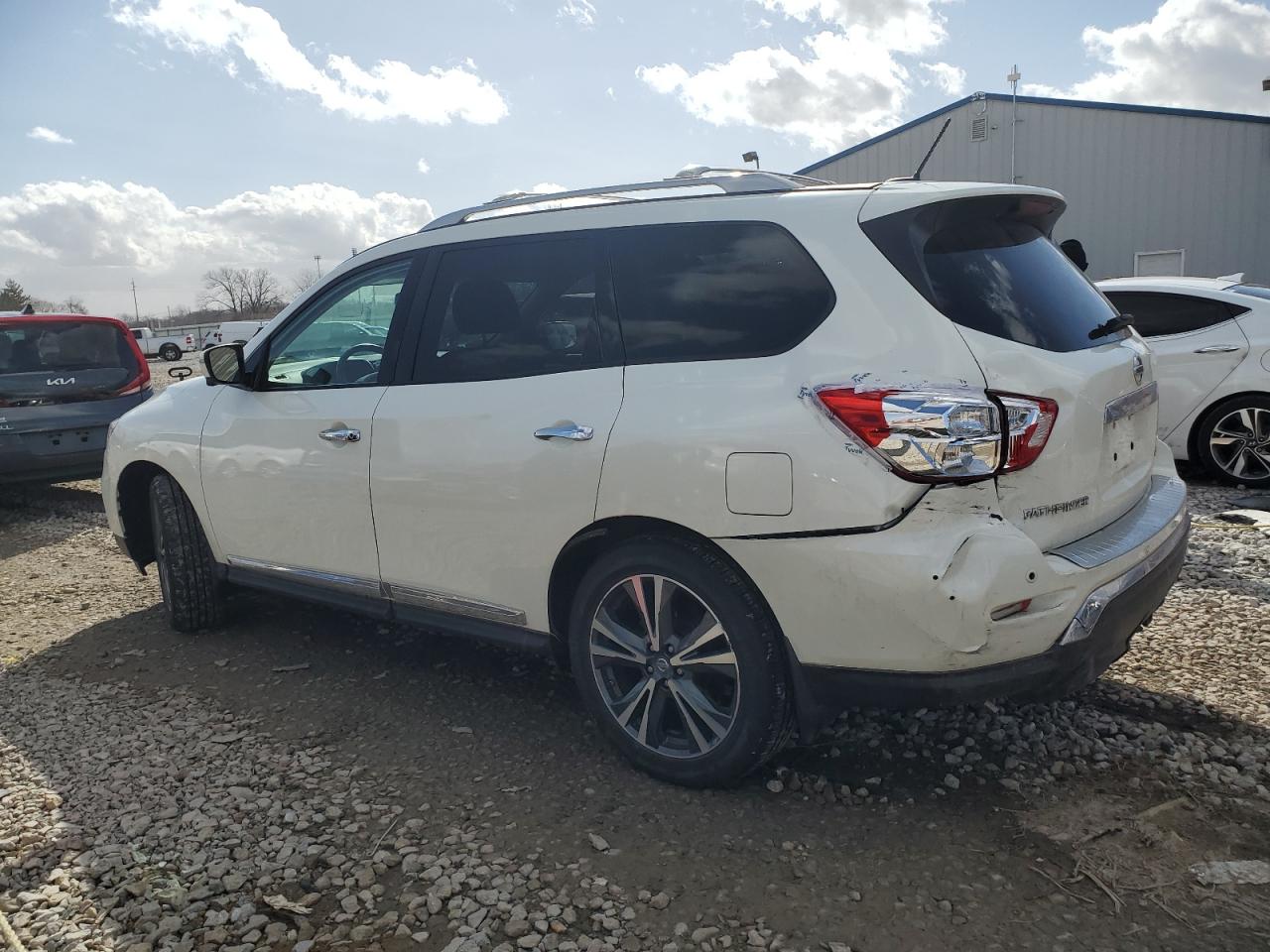 2018 Nissan Pathfinder - Image 2