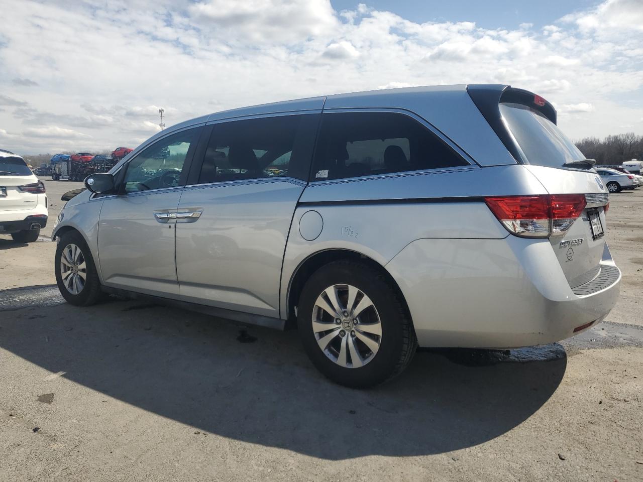 2015 Honda Odyssey - Image 2