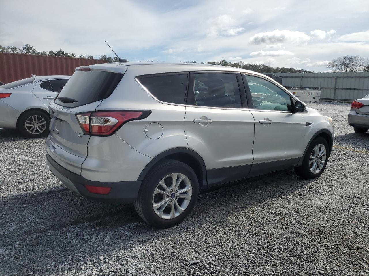 1FMCU0GD8HUE17022 FORD ESCAPE 2017