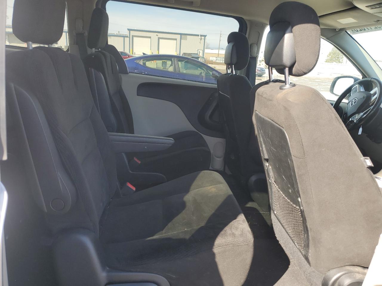 2016 Dodge Caravan - Image 11