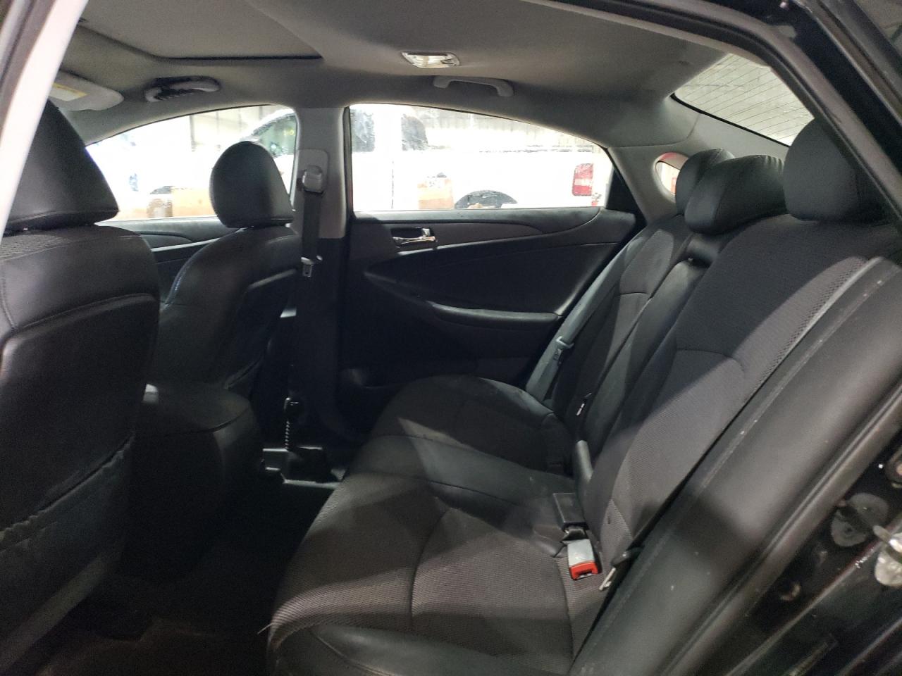 2011 Hyundai Sonata - Image 10