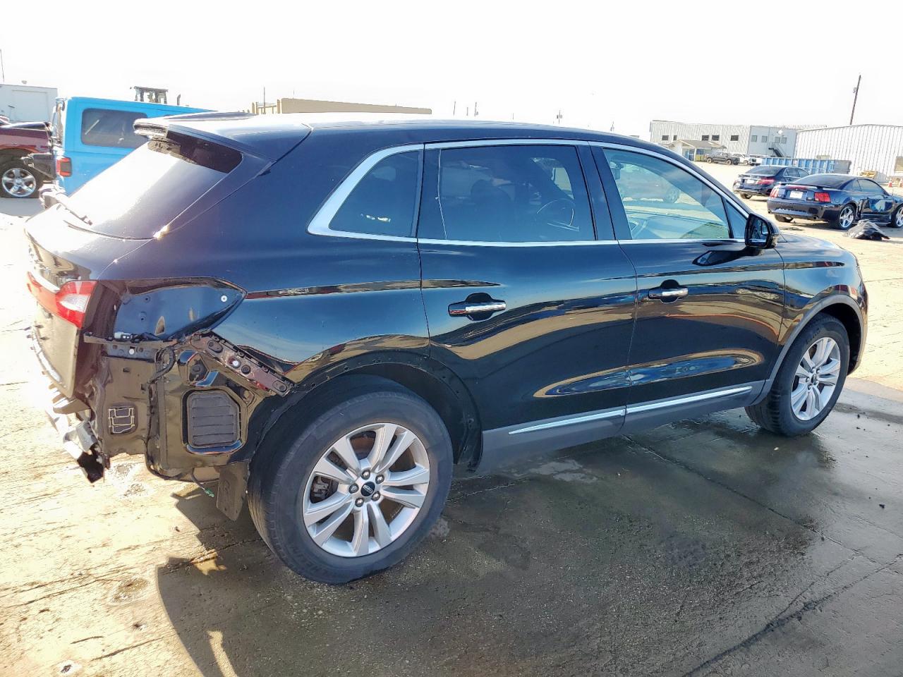 2018 Lincoln MKX - Image 3