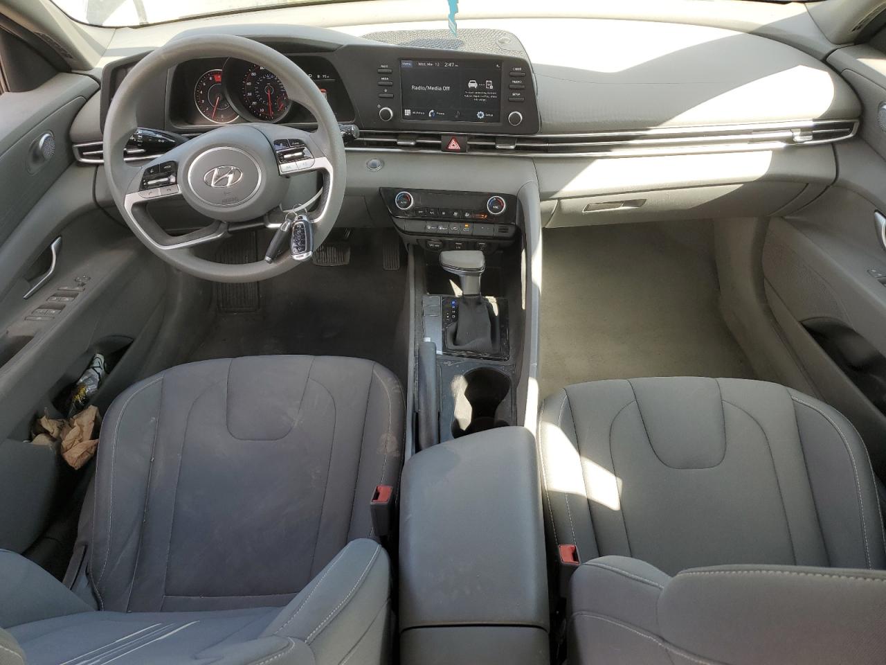 2022 Hyundai Elantra - Image 8