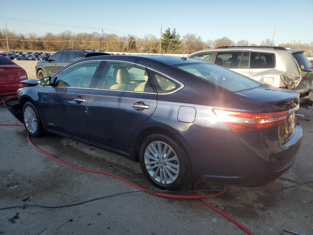2014 Toyota Avalon - Image 2