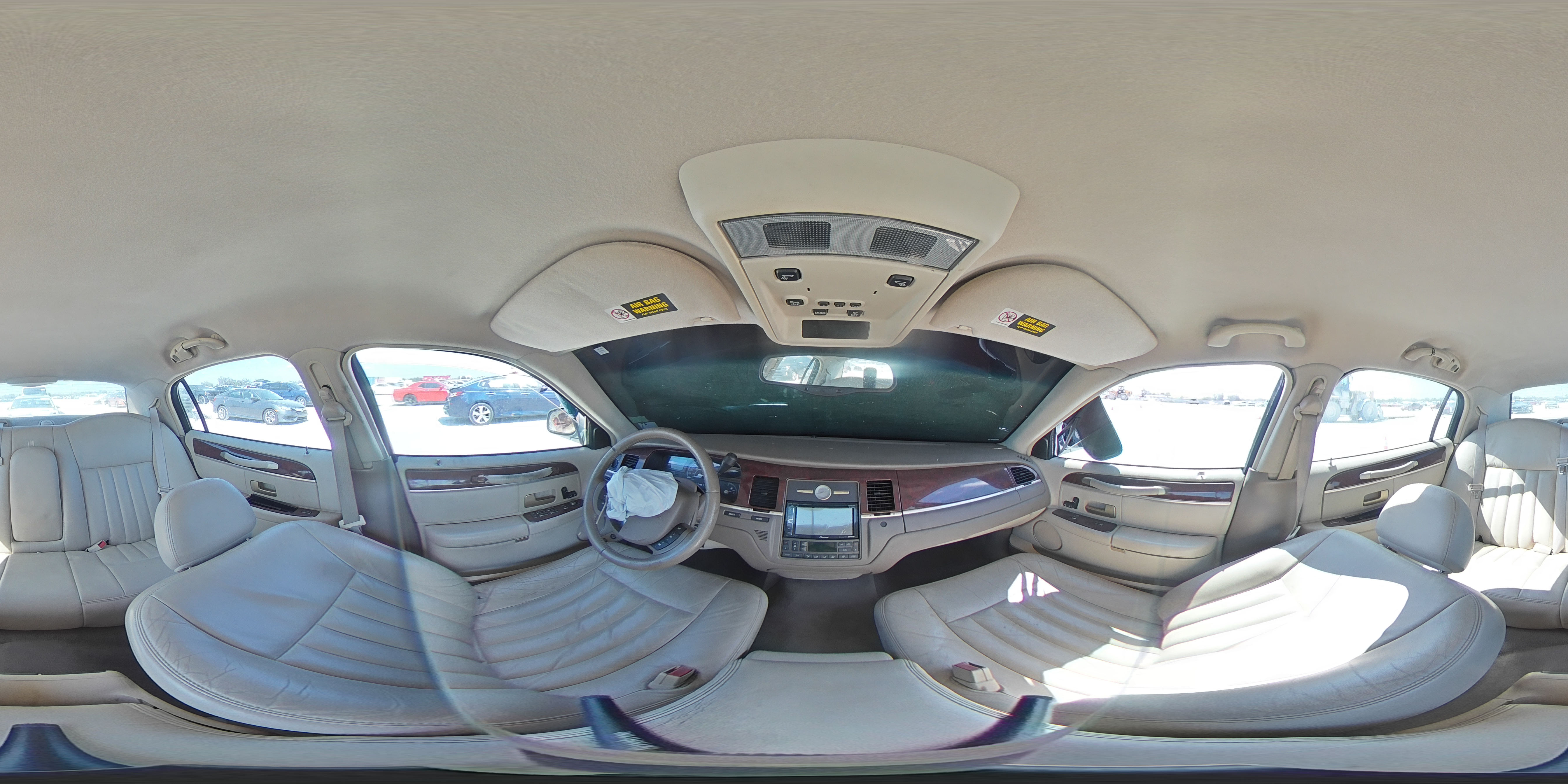 2005 Lincoln Town Car - Image 12