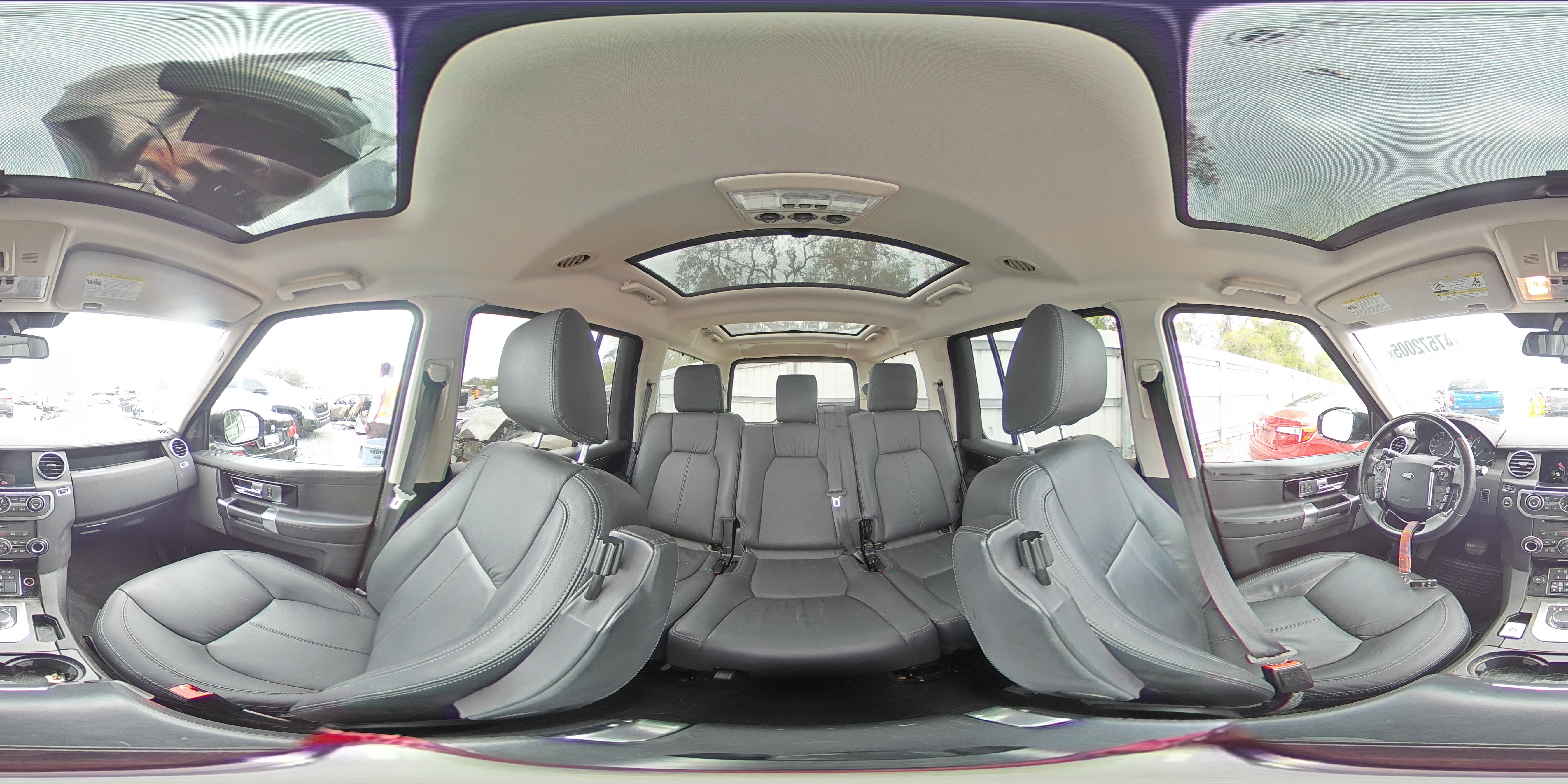 2016 Land Rover LR4 - Image 14