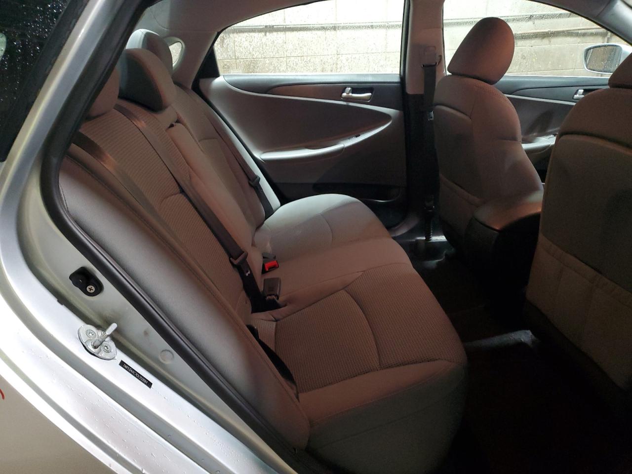2012 Hyundai Sonata - Image 10