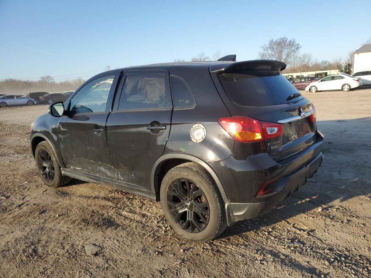 2018 Mitsubishi Outlander - Image 2